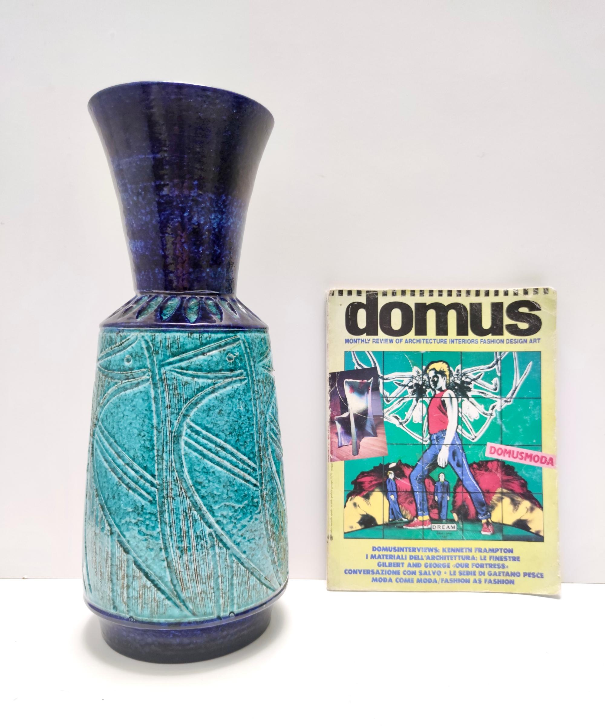 italien Vase postmoderne en céramique bleue et sarcelle dans le style de Bitossi en vente