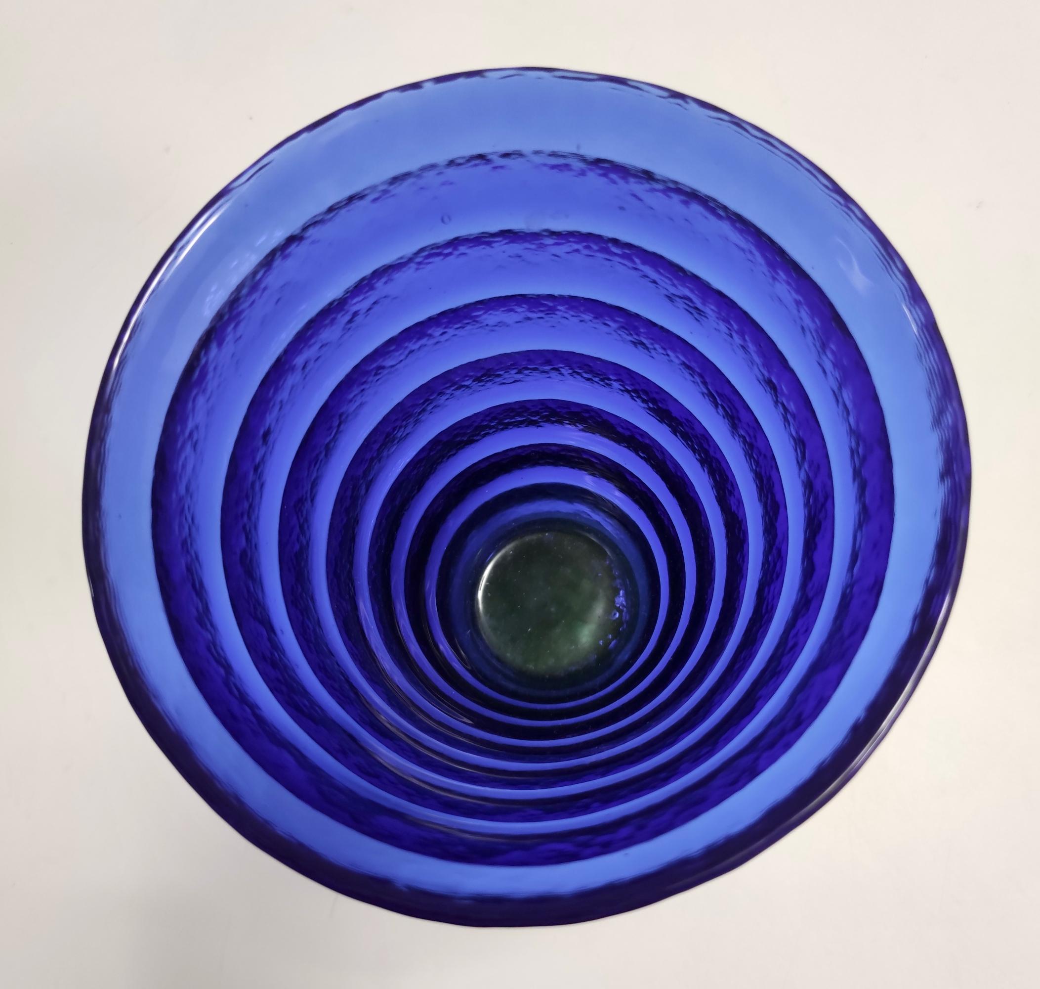 Fin du 20e siècle Vase postmoderne en verre de Murano bleu et jaune par Cá dei Vetrai, Murano, Italie en vente