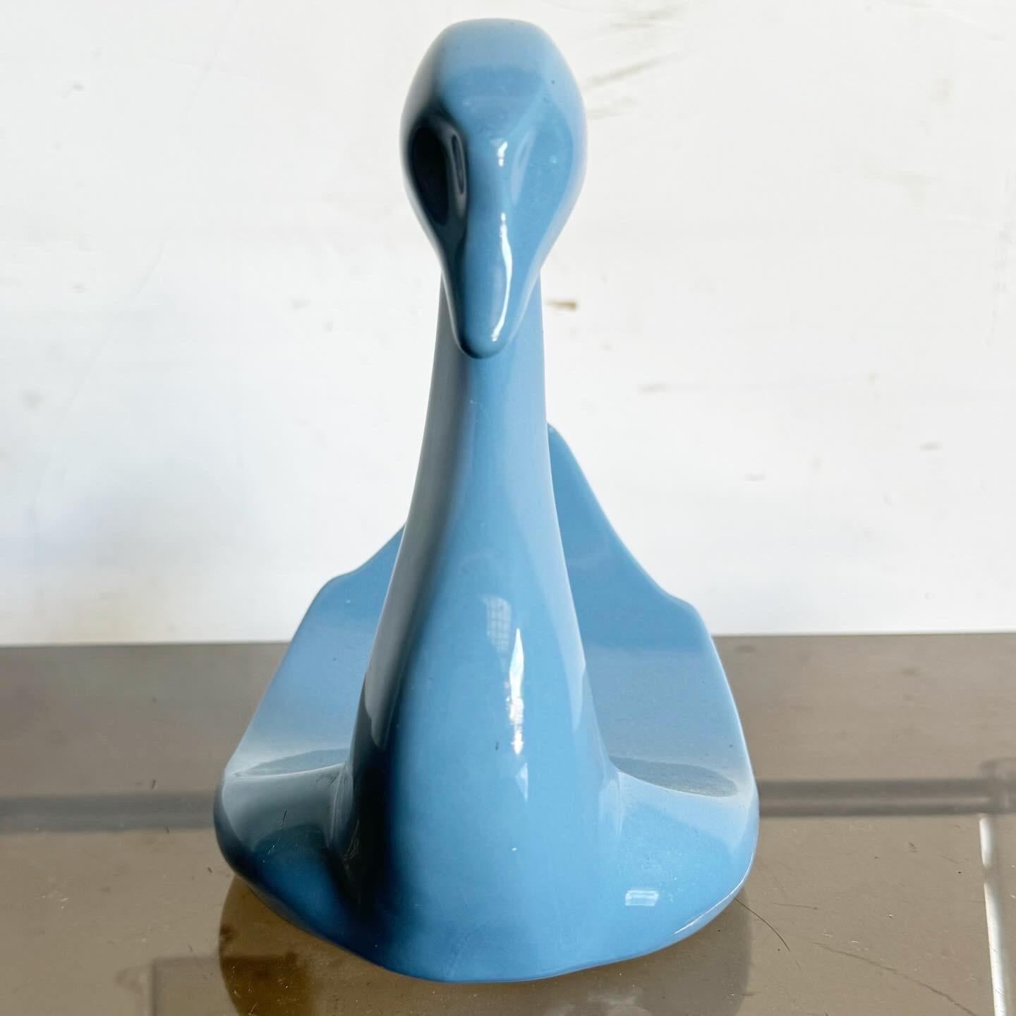 Postmoderne blaue Keramik-Schwan-Schale (amerikanisch) im Angebot