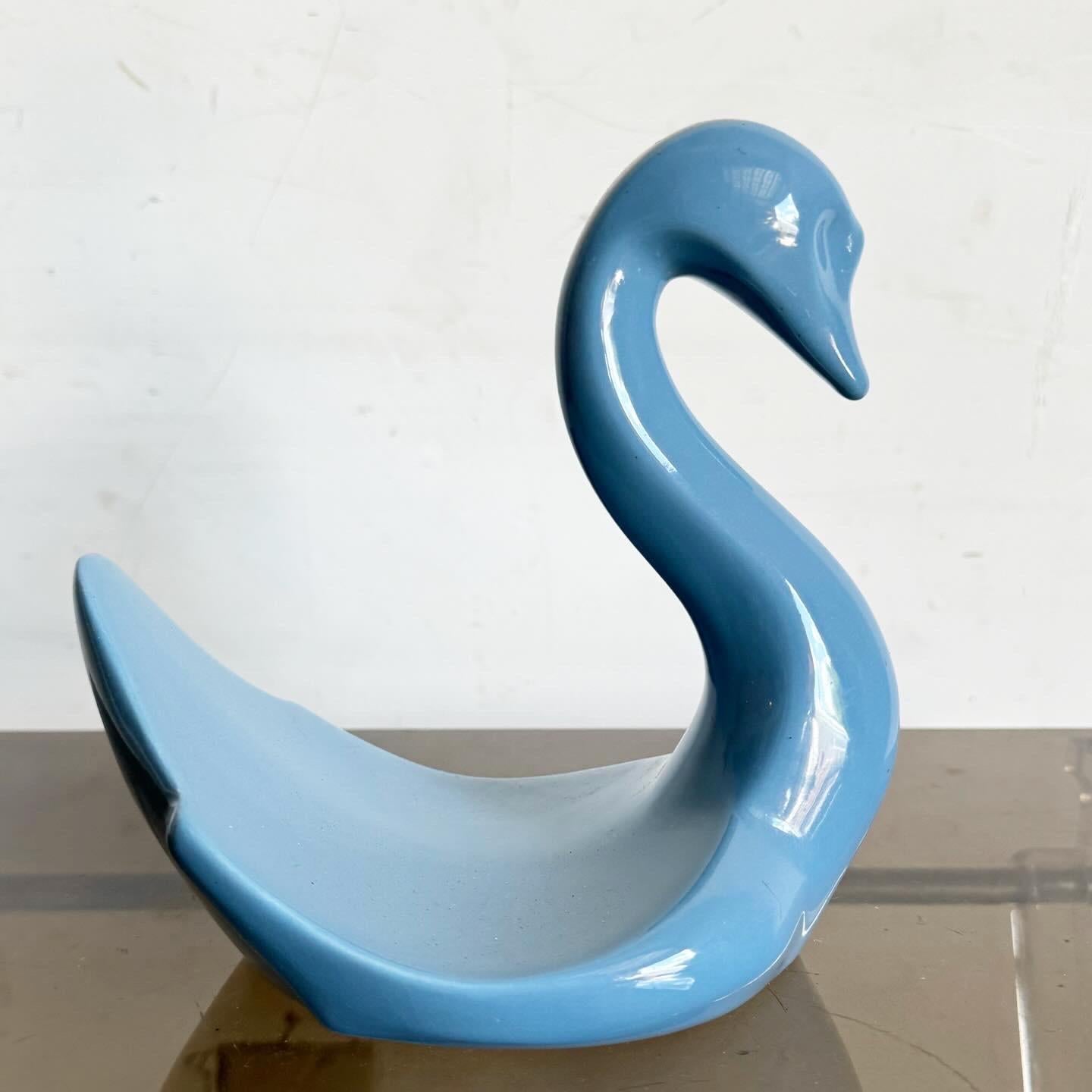 Postmoderne blaue Keramik-Schwan-Schale im Zustand „Gut“ im Angebot in Delray Beach, FL