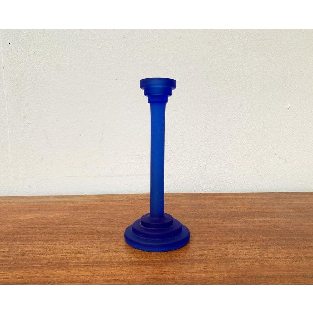 Portavelas posmoderno de vidrio azul, años 90 en venta 2