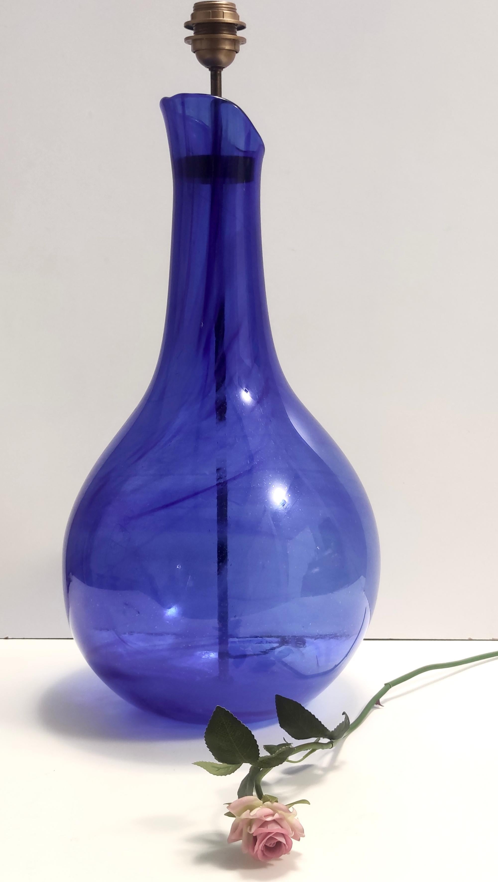 Postmoderner blauer Murano Glastisch mit oder ohne Lampenschirm aus Stoff, Italien (Mitte des 20. Jahrhunderts) im Angebot