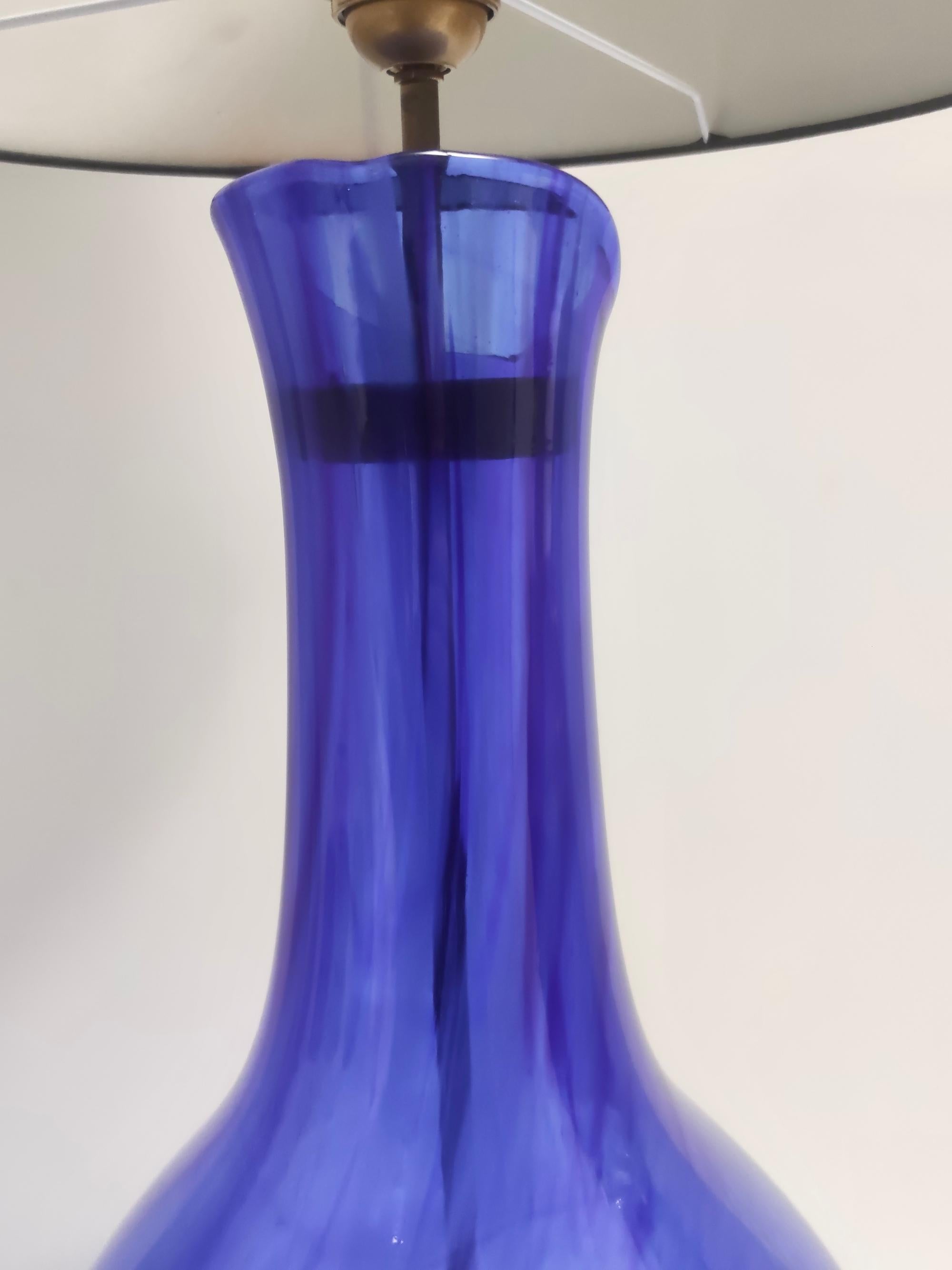 Postmoderner blauer Murano Glastisch mit oder ohne Lampenschirm aus Stoff, Italien im Angebot 3