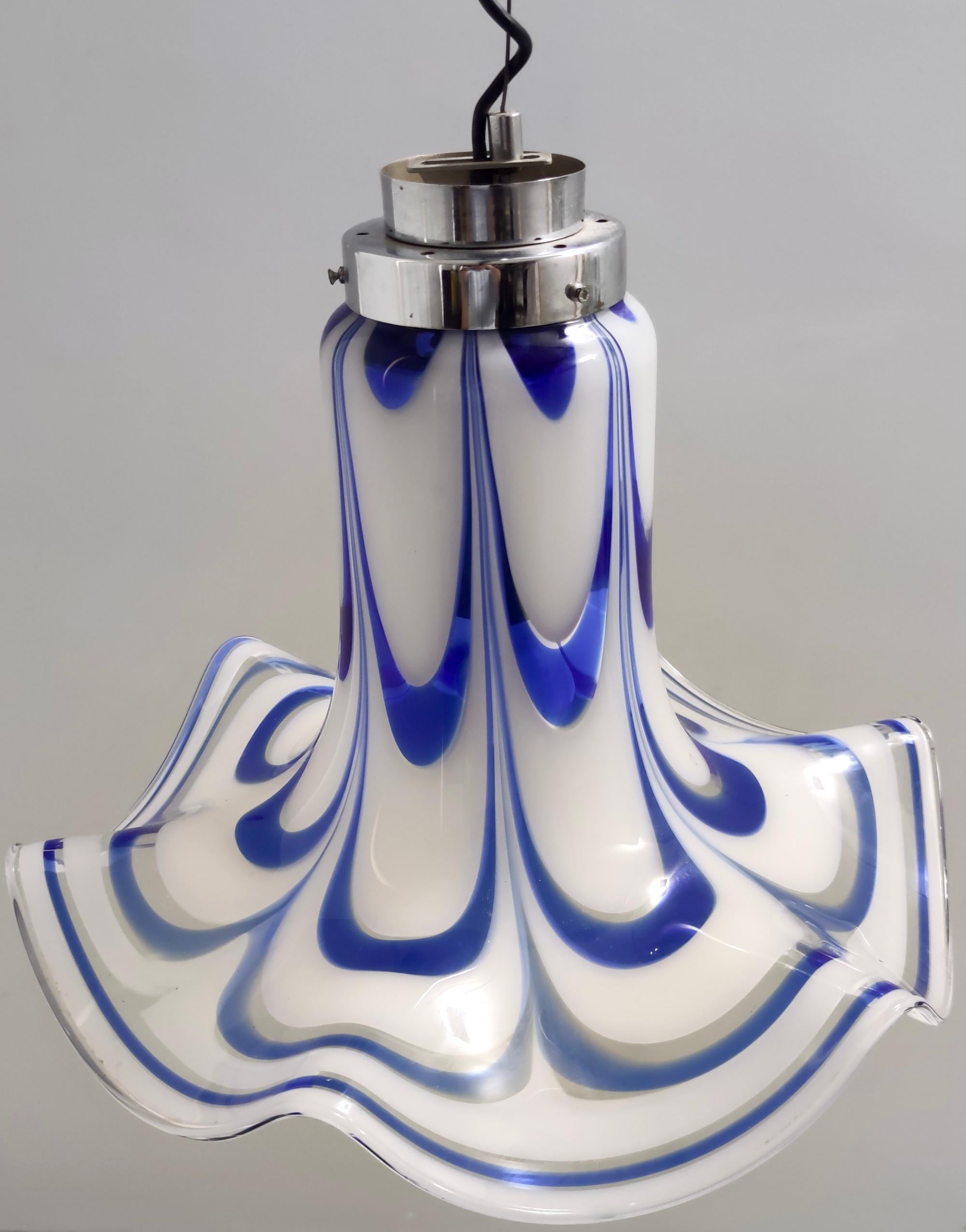 Late 20th Century Postmodern Blue & White Murano Glass Pendant Ascribable to Mazzega, Italy, 1970s For Sale