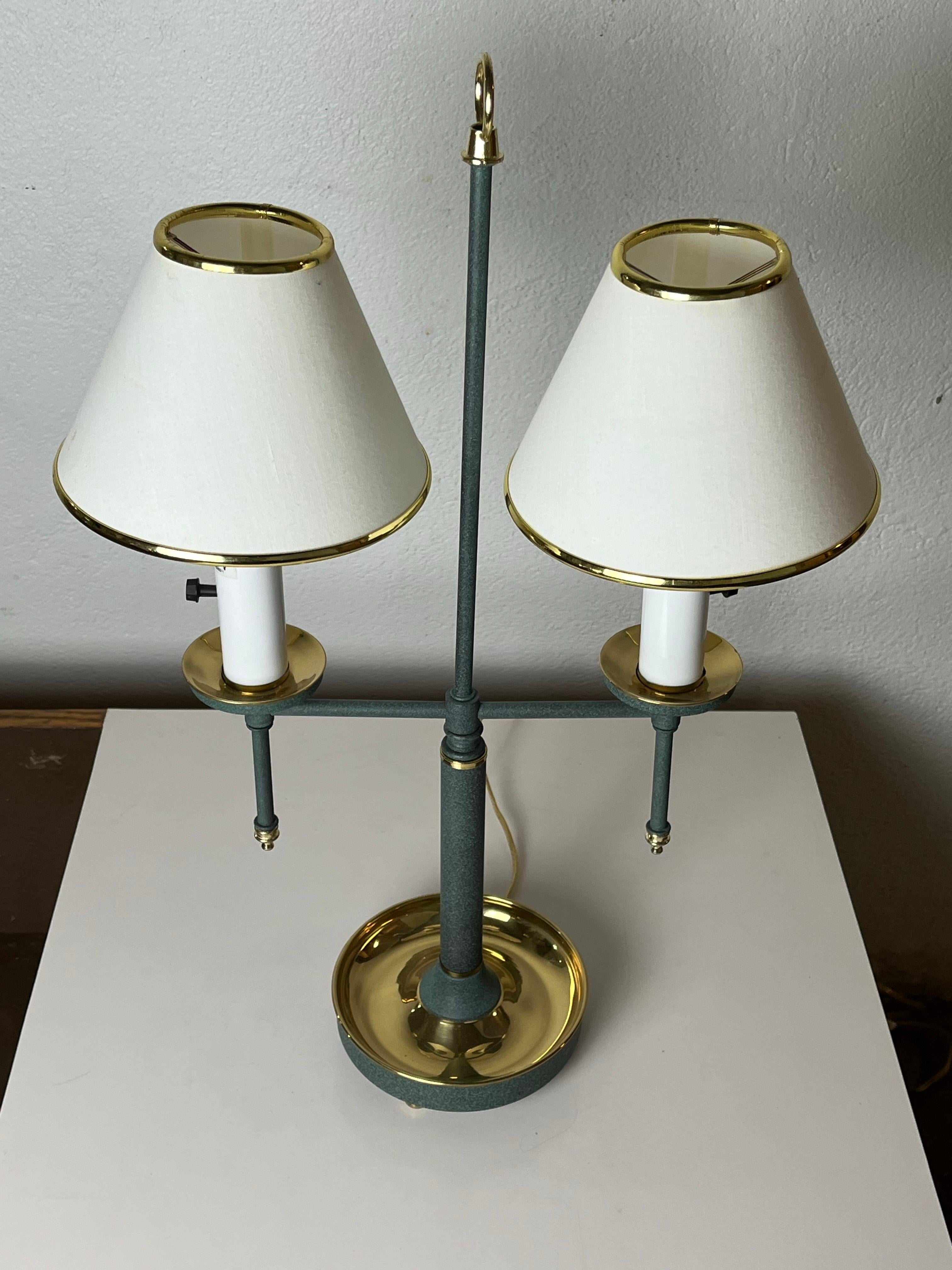 Postmoderne Lampe bouillotte postmoderne vert-de-gris et laiton en vente