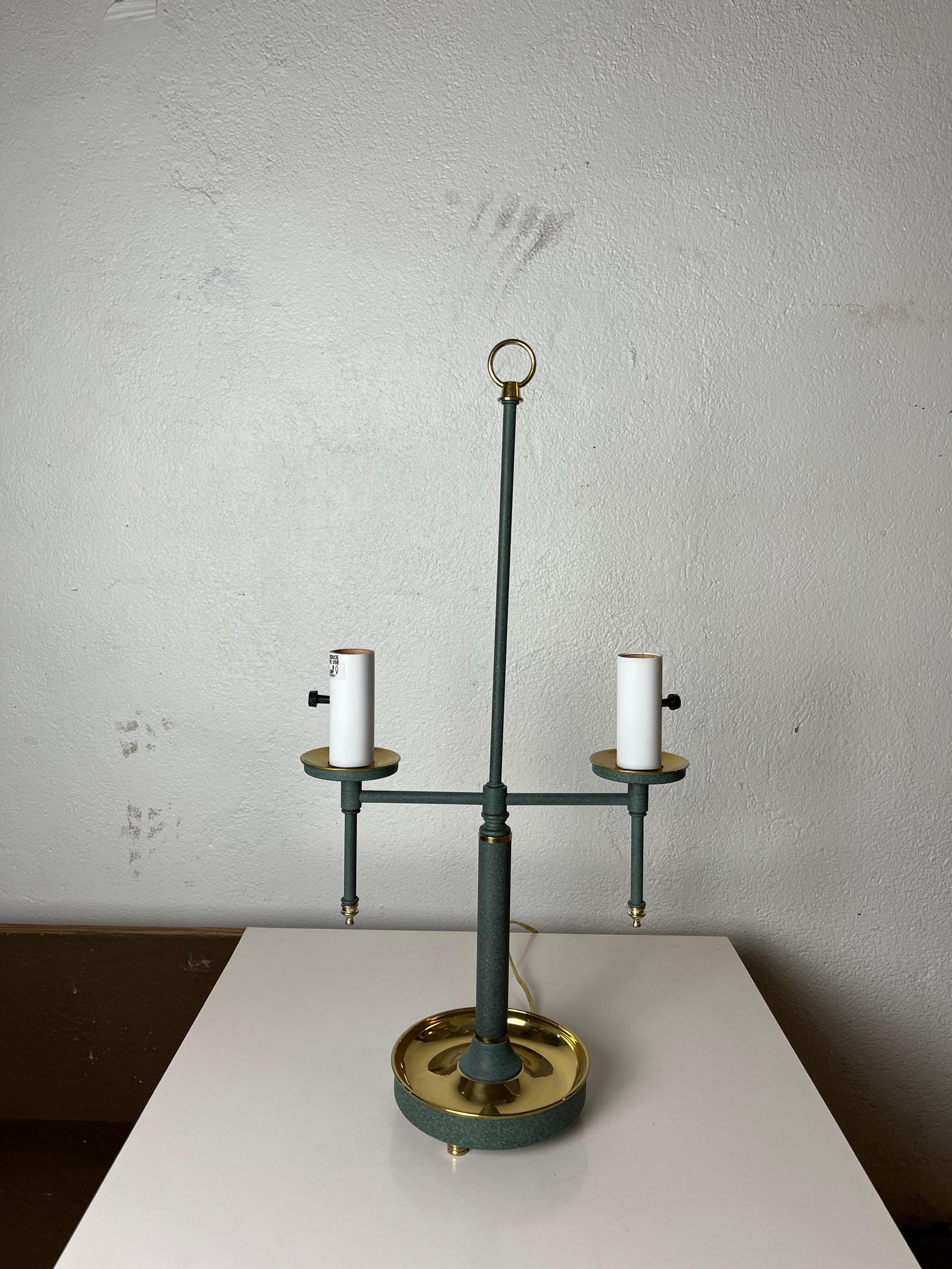 Métal Lampe bouillotte postmoderne vert-de-gris et laiton en vente