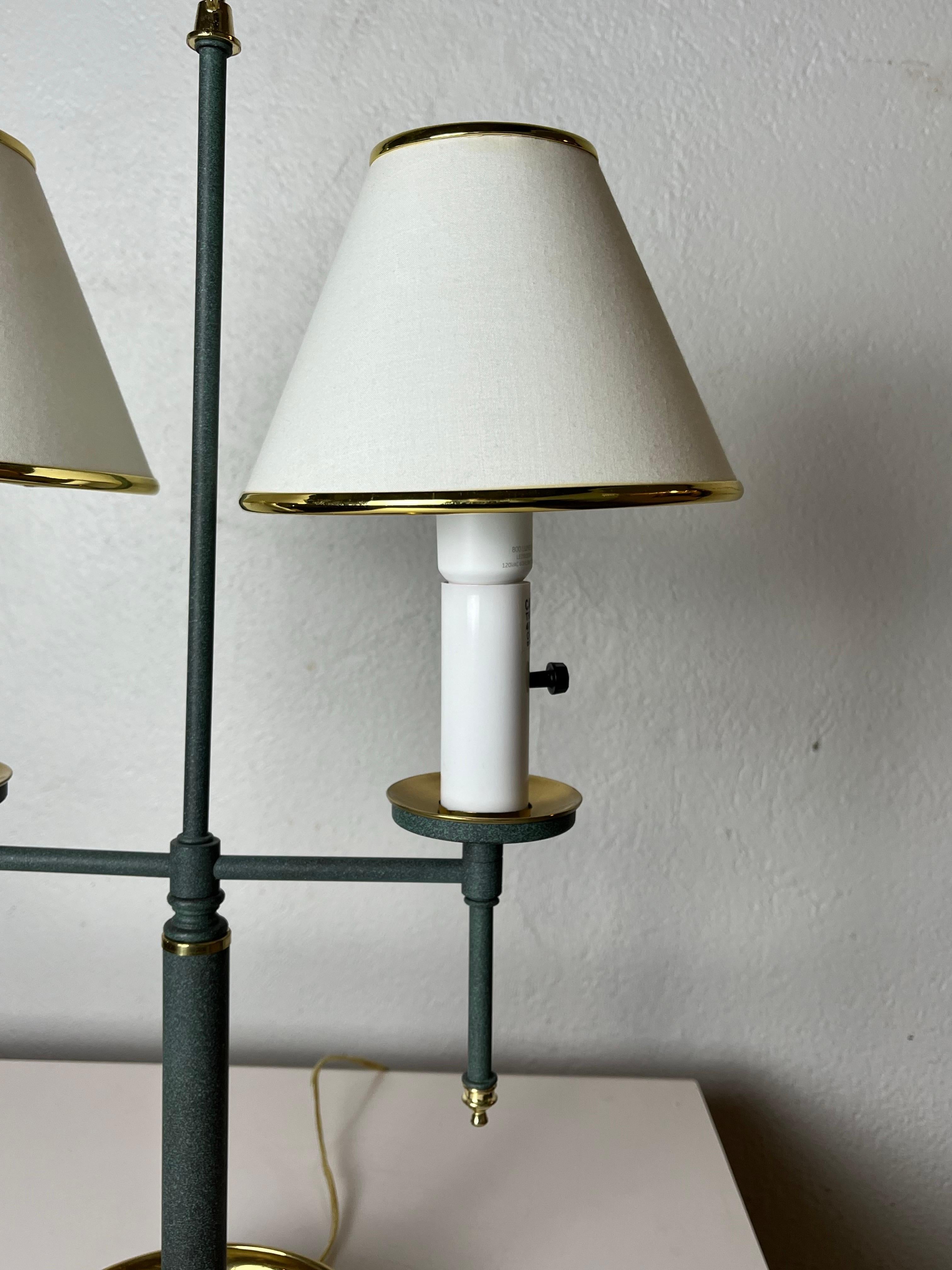 Lampe bouillotte postmoderne vert-de-gris et laiton en vente 1