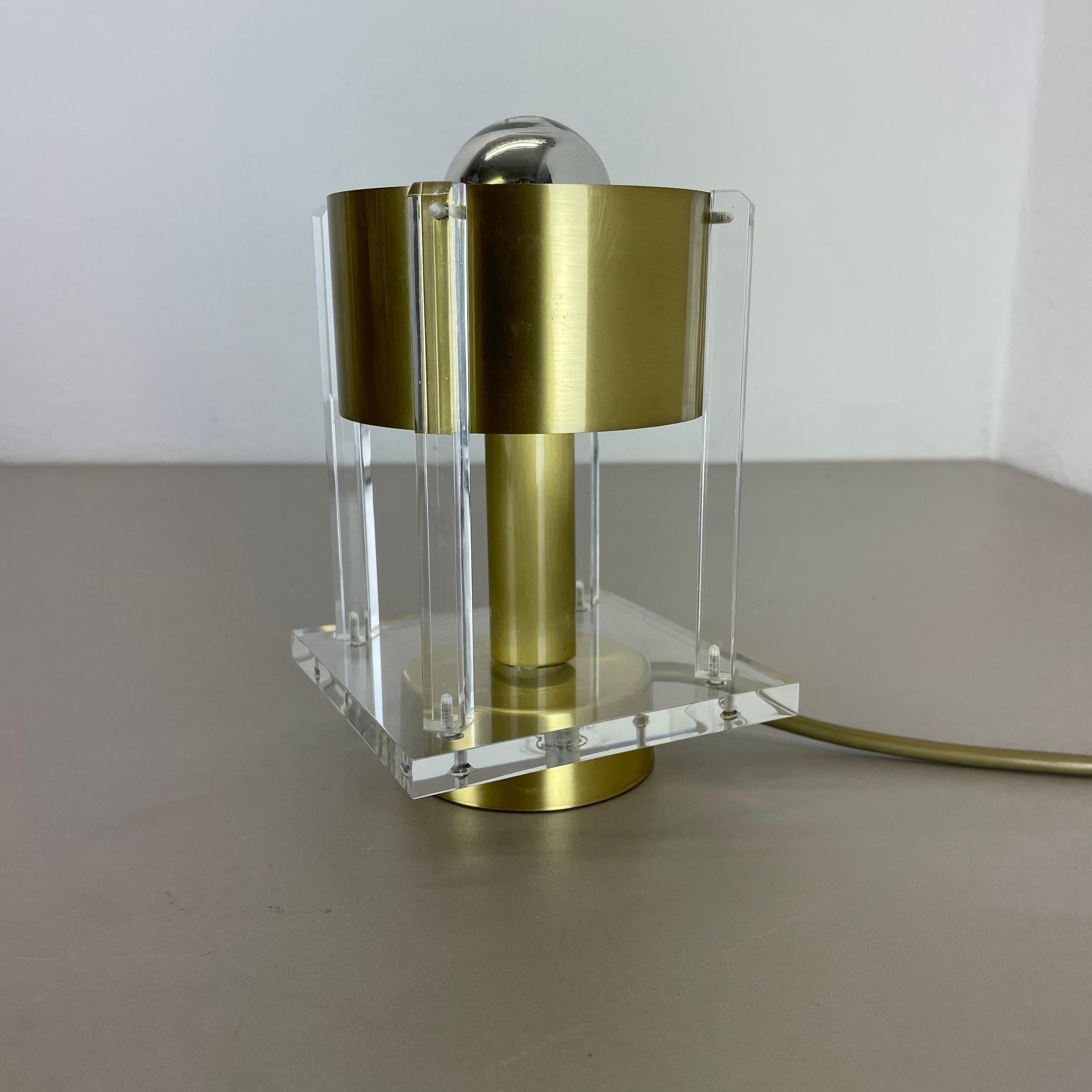 Postmodern Brass Acryl Glass Cubic Stilnovo Style Table Light, Italy 1970 For Sale 3
