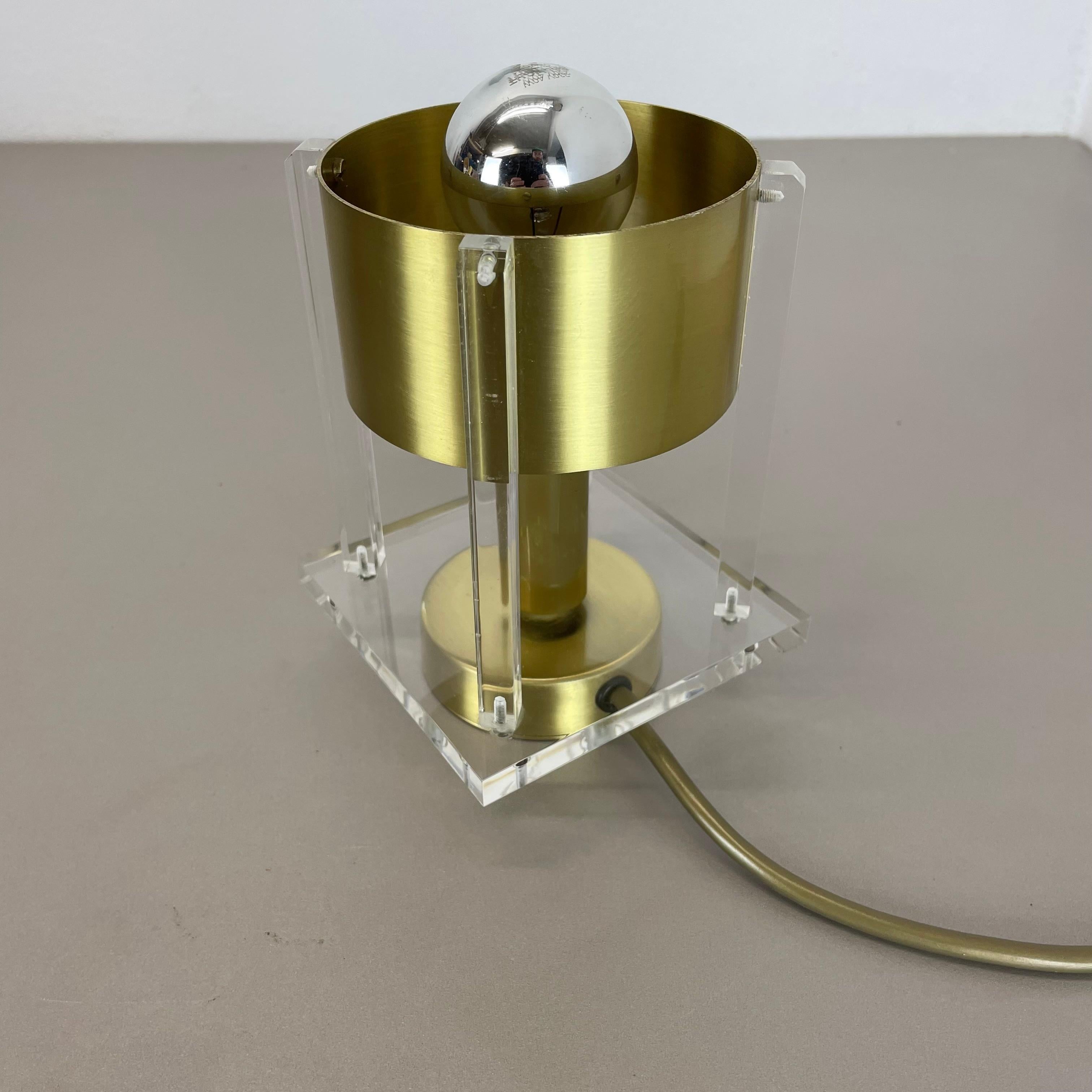 Postmodern Brass Acryl Glass Cubic Stilnovo Style Table Light, Italy 1970 For Sale 5