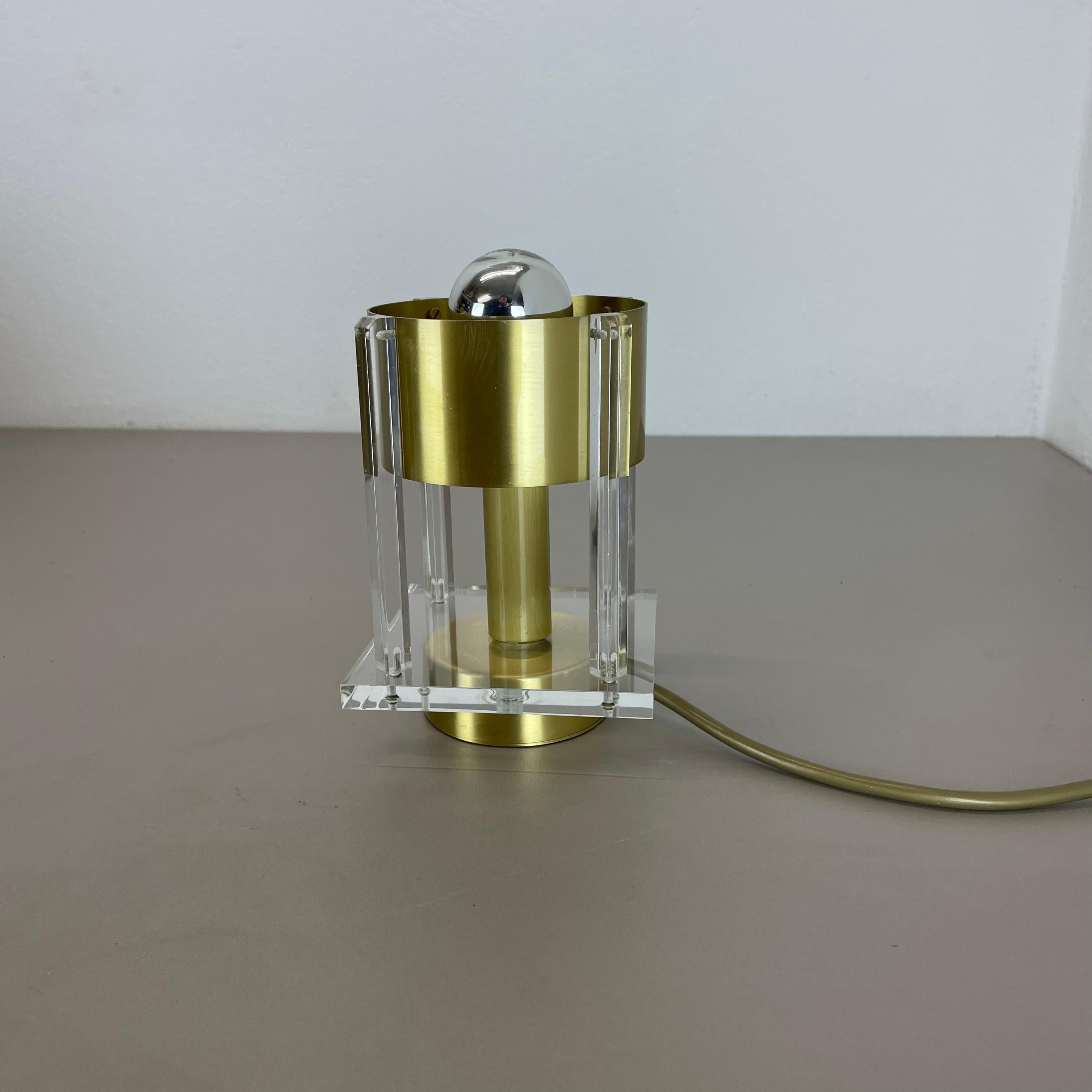Mid-Century Modern Postmodern Brass Acryl Glass Cubic Stilnovo Style Table Light, Italy 1970 For Sale