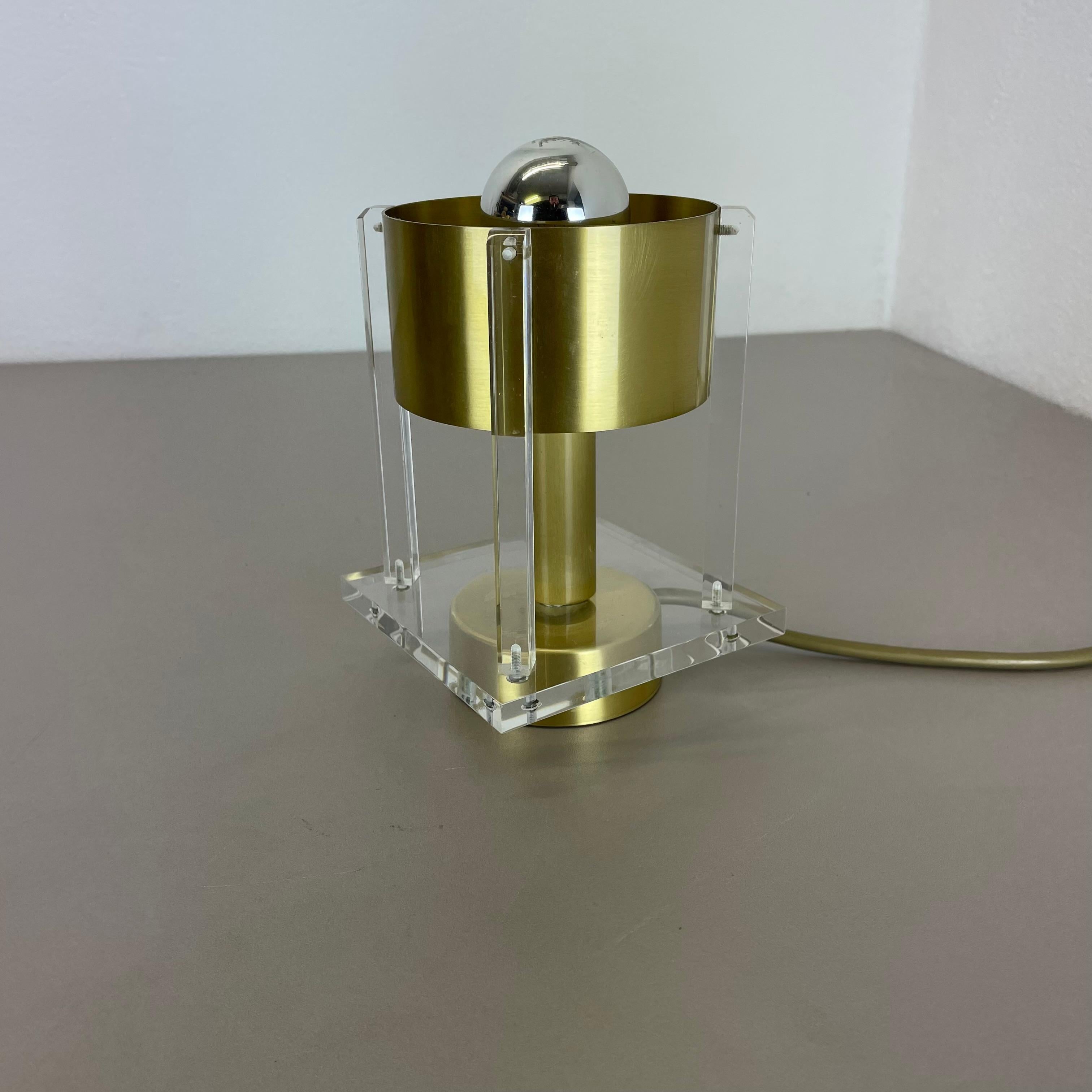 Italian Postmodern Brass Acryl Glass Cubic Stilnovo Style Table Light, Italy 1970 For Sale