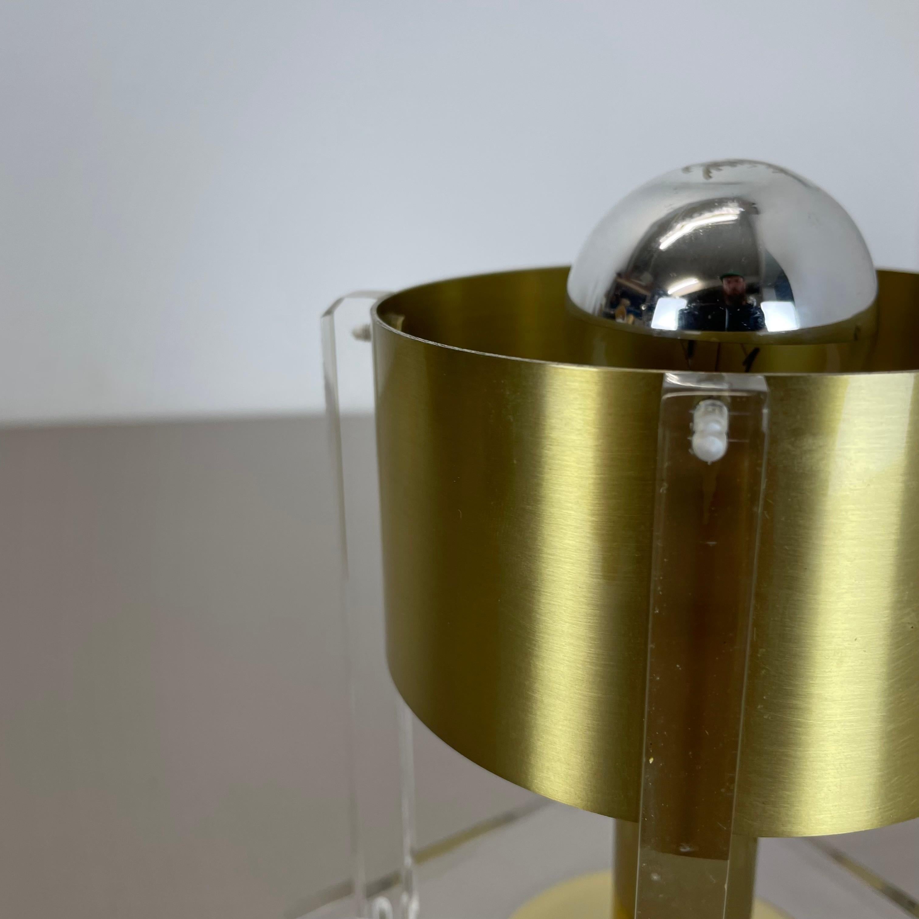 20th Century Postmodern Brass Acryl Glass Cubic Stilnovo Style Table Light, Italy 1970 For Sale