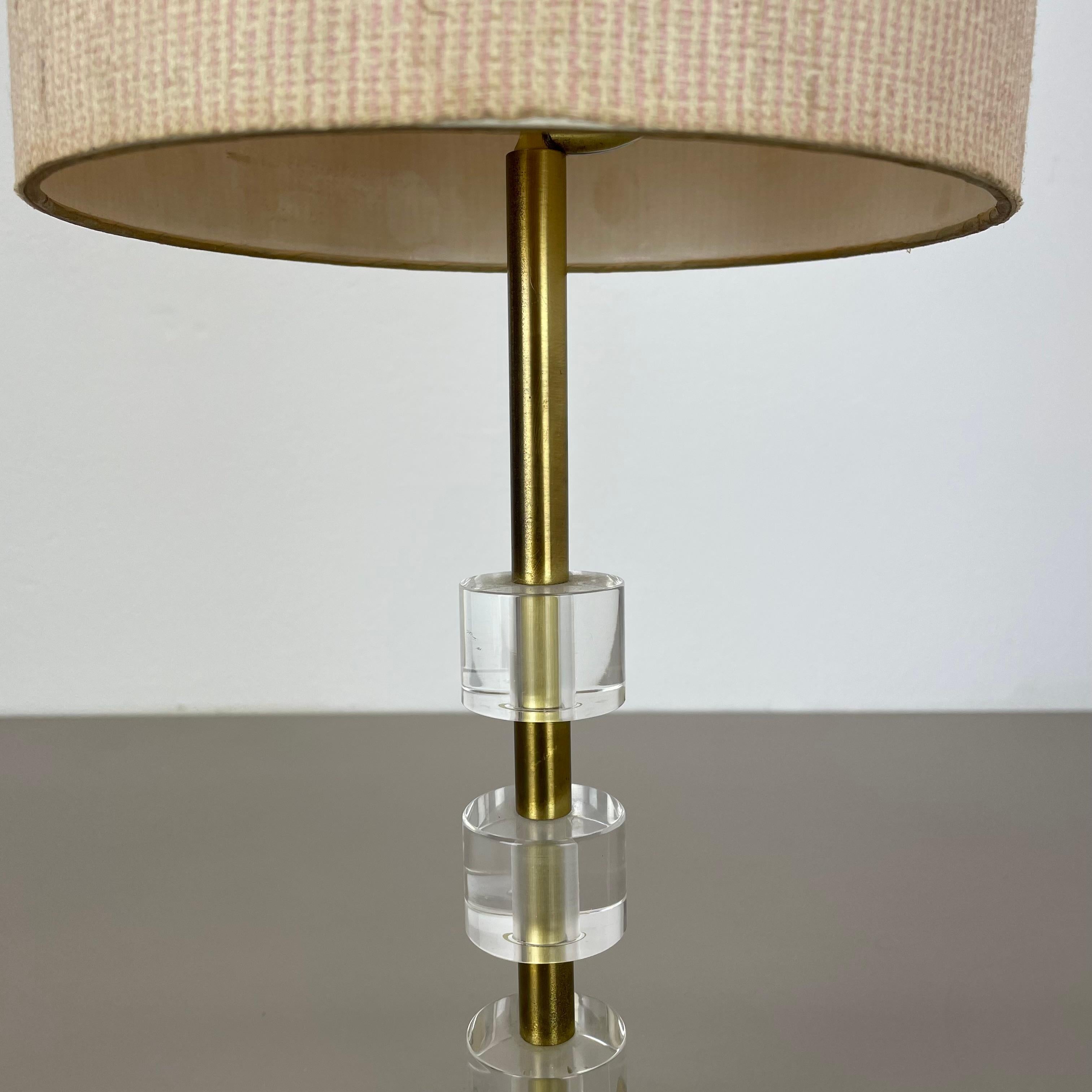 Postmodern Brass and Acryl Glass Cubic Stilnovo Style Table Light, Italy 1970s For Sale 7