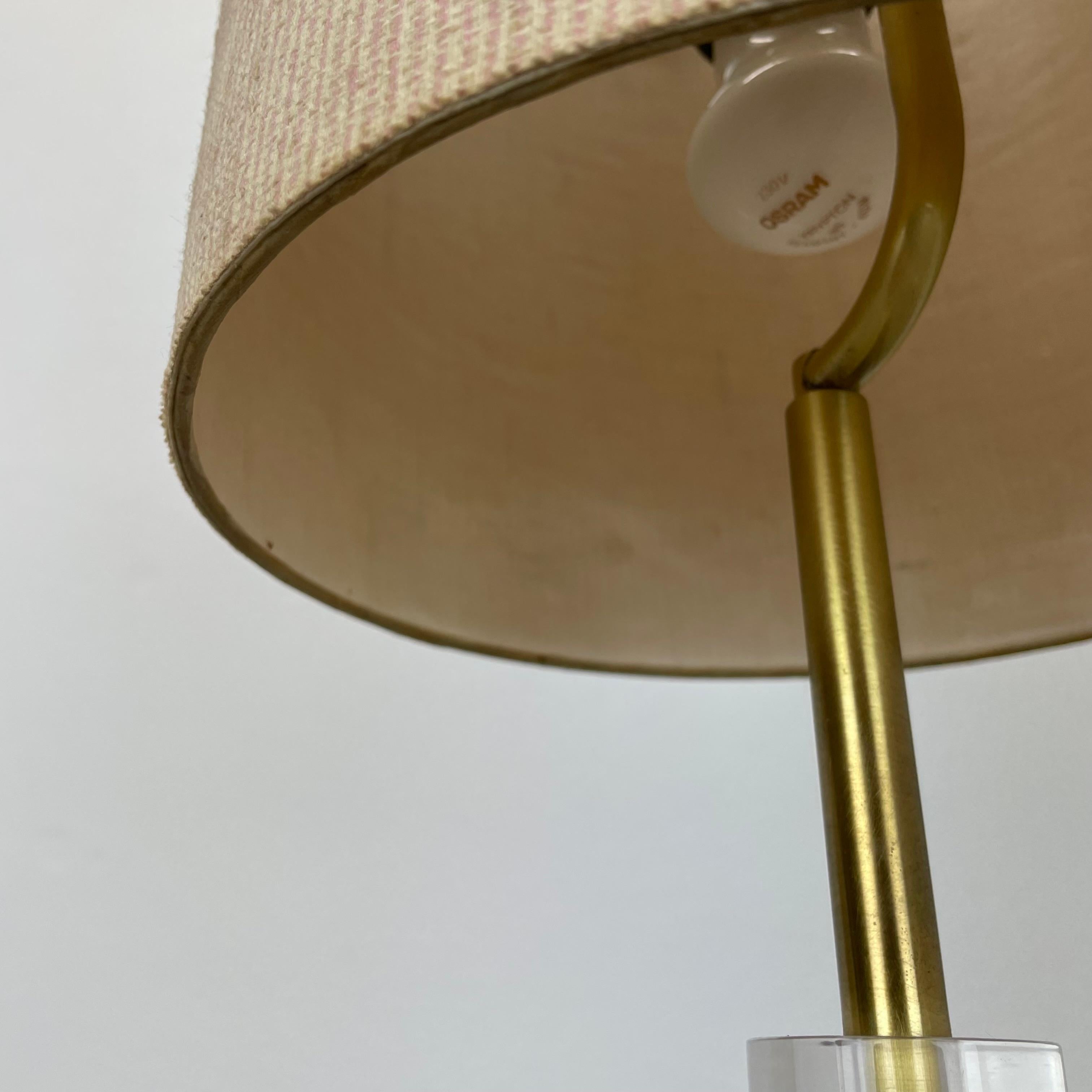 Postmodern Brass and Acryl Glass Cubic Stilnovo Style Table Light, Italy 1970s For Sale 9