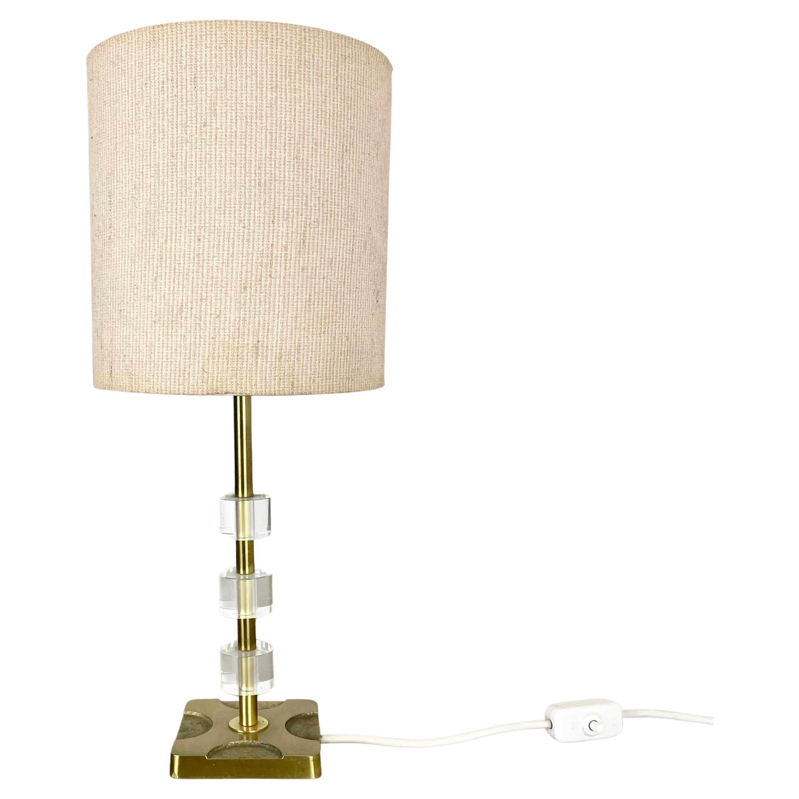 Postmodern Brass and Acryl Glass Cubic Stilnovo Style Table Light, Italy 1970s For Sale