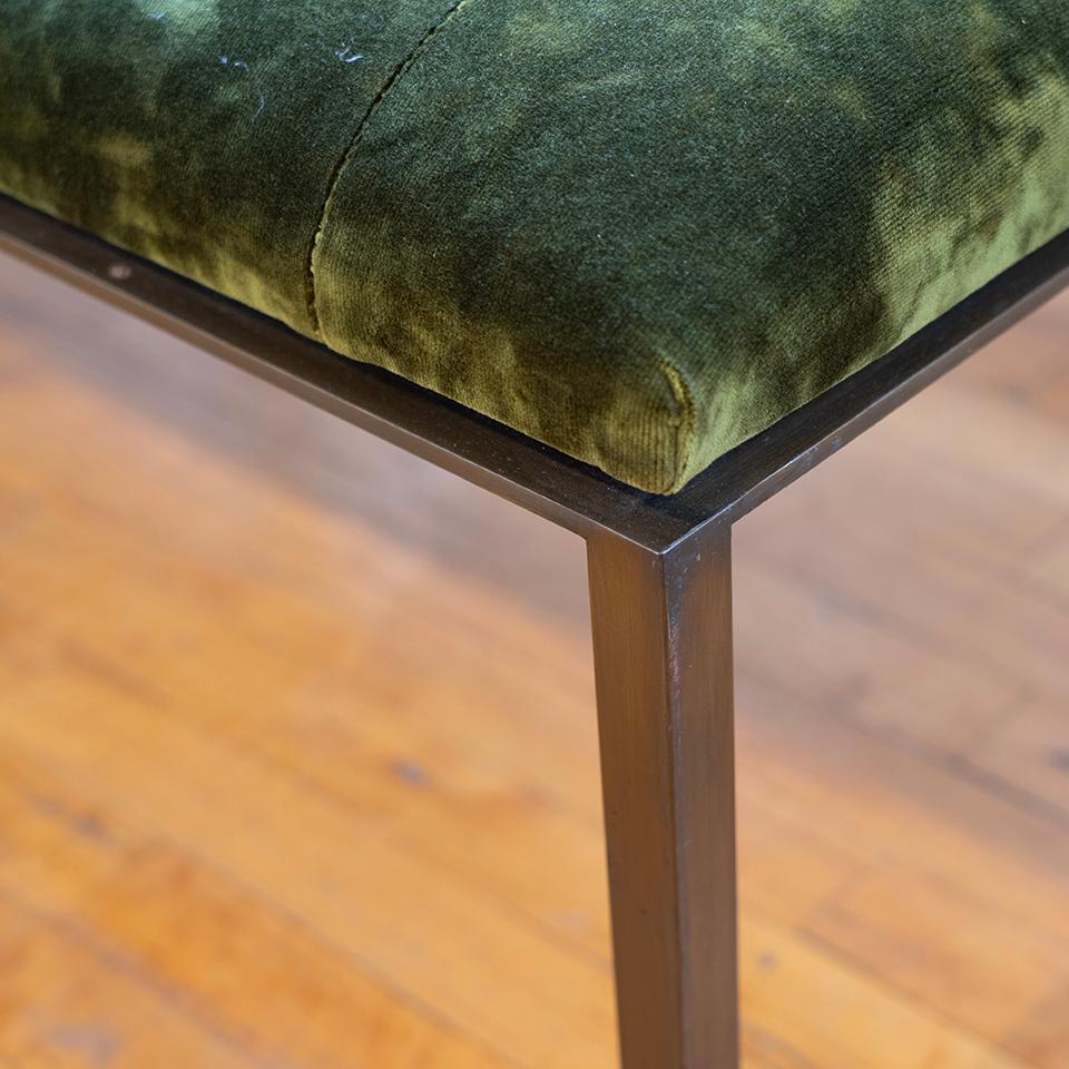 Banco postmoderno de latón y chenilla italiana en Bueno estado para la venta en Chicago, IL