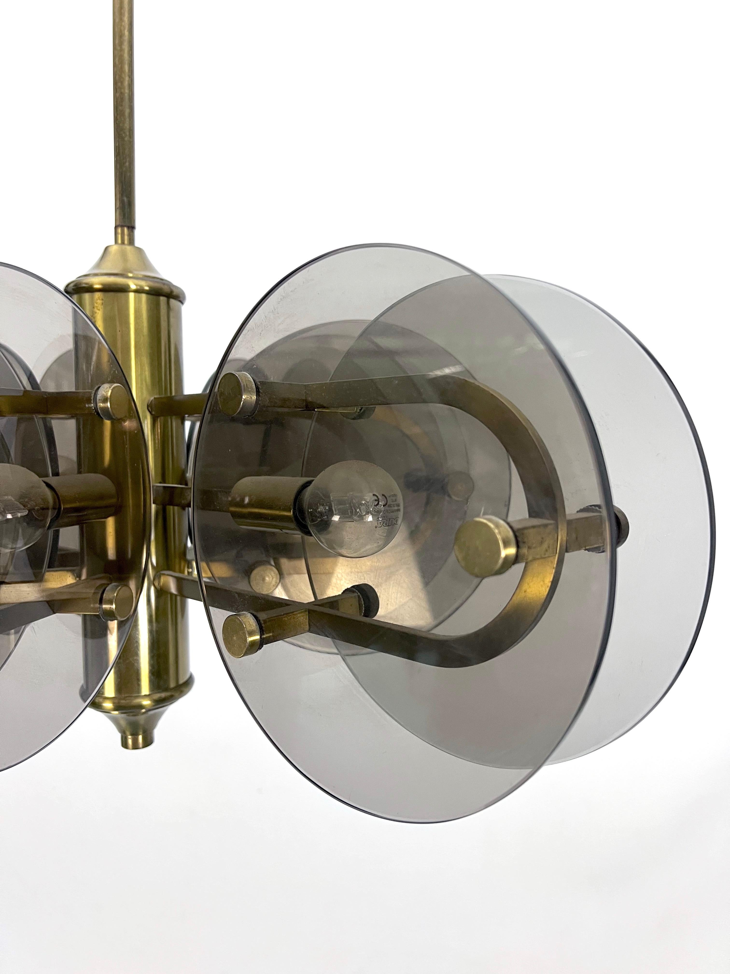 Postmodern brass and thick glass chandelier by Gino Paroldo. Italy 1970s For Sale 4