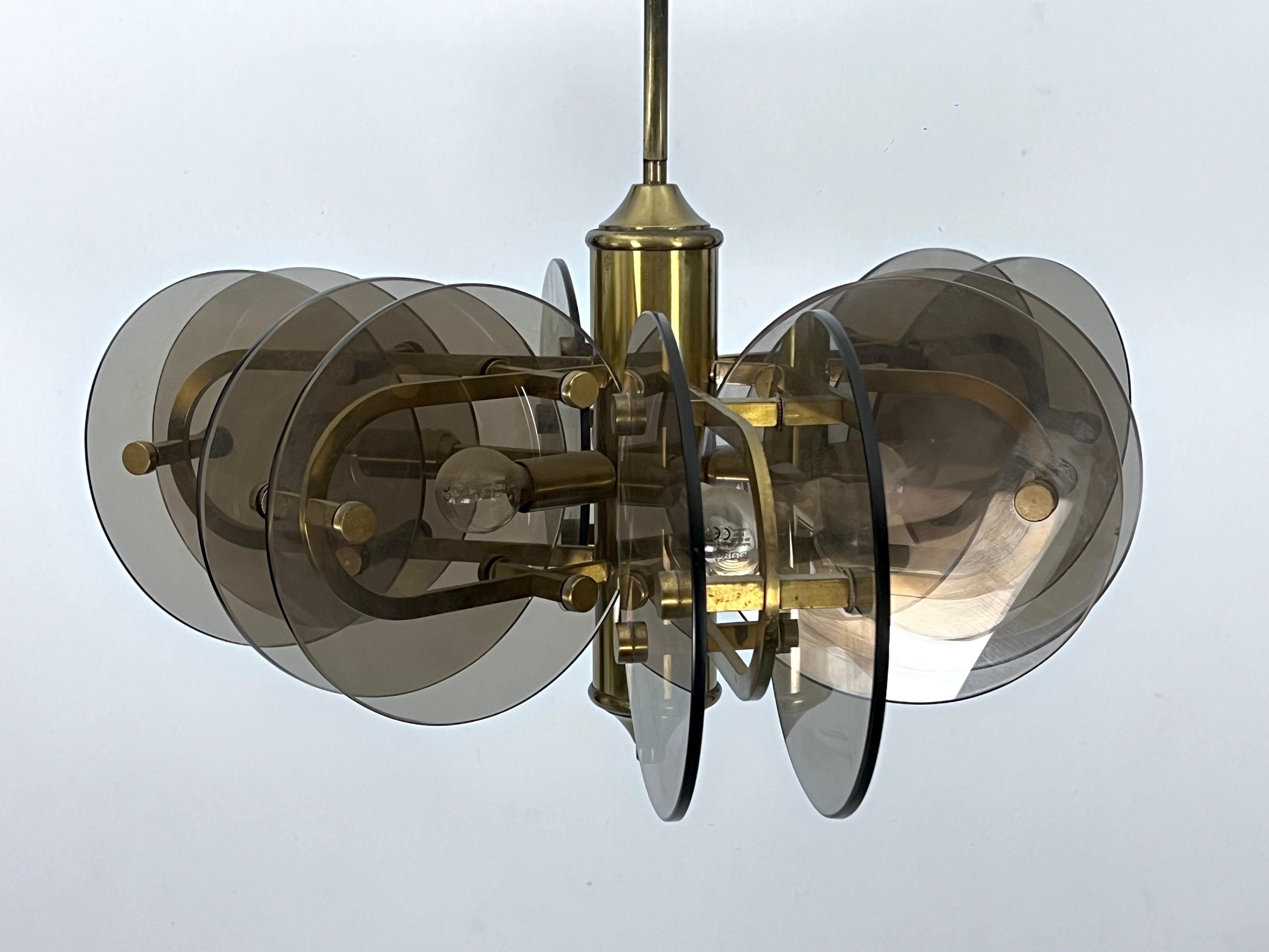 Very good vintage condition with normal trace of age and use for this brass and thick glass chandelier produced by Gino Paroldo during the 70s. Full working with EU standard, adaptable on demand for USA standard.
