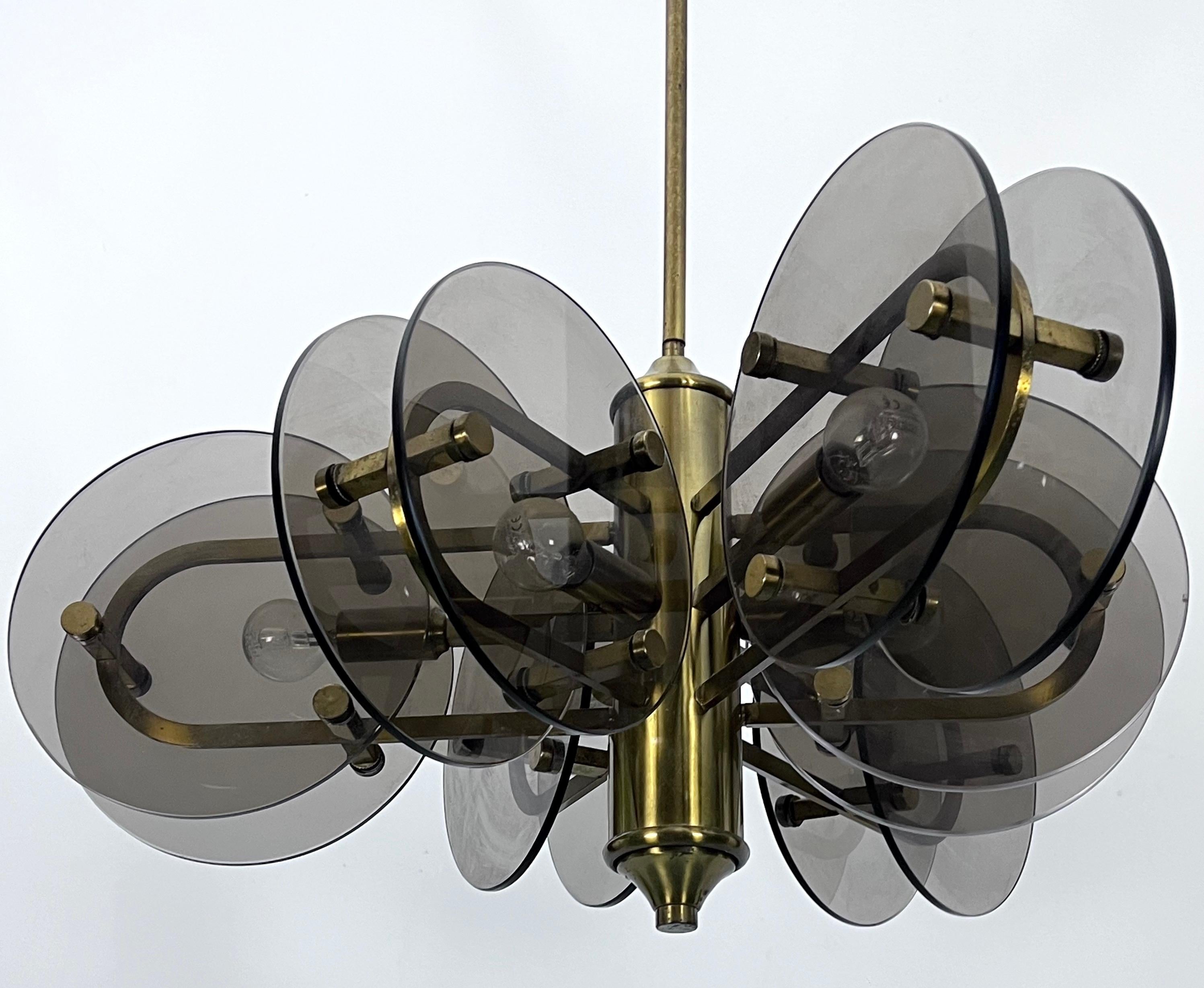 Postmodern brass and thick glass chandelier by Gino Paroldo. Italy 1970s For Sale 1