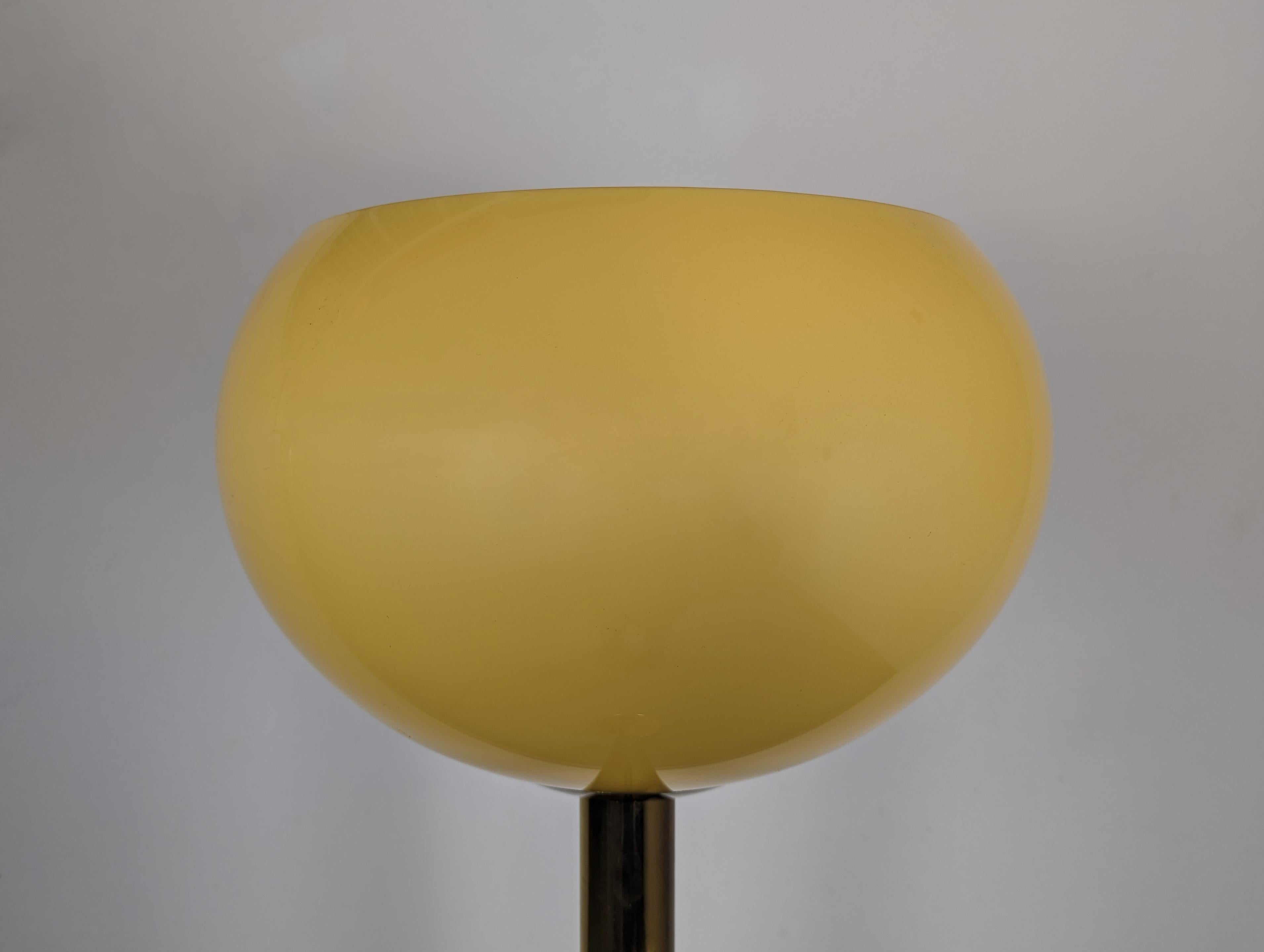 Postmoderne Lampadaire postmoderne en laiton par Rainbow Lamp Company, vers 1980 en vente
