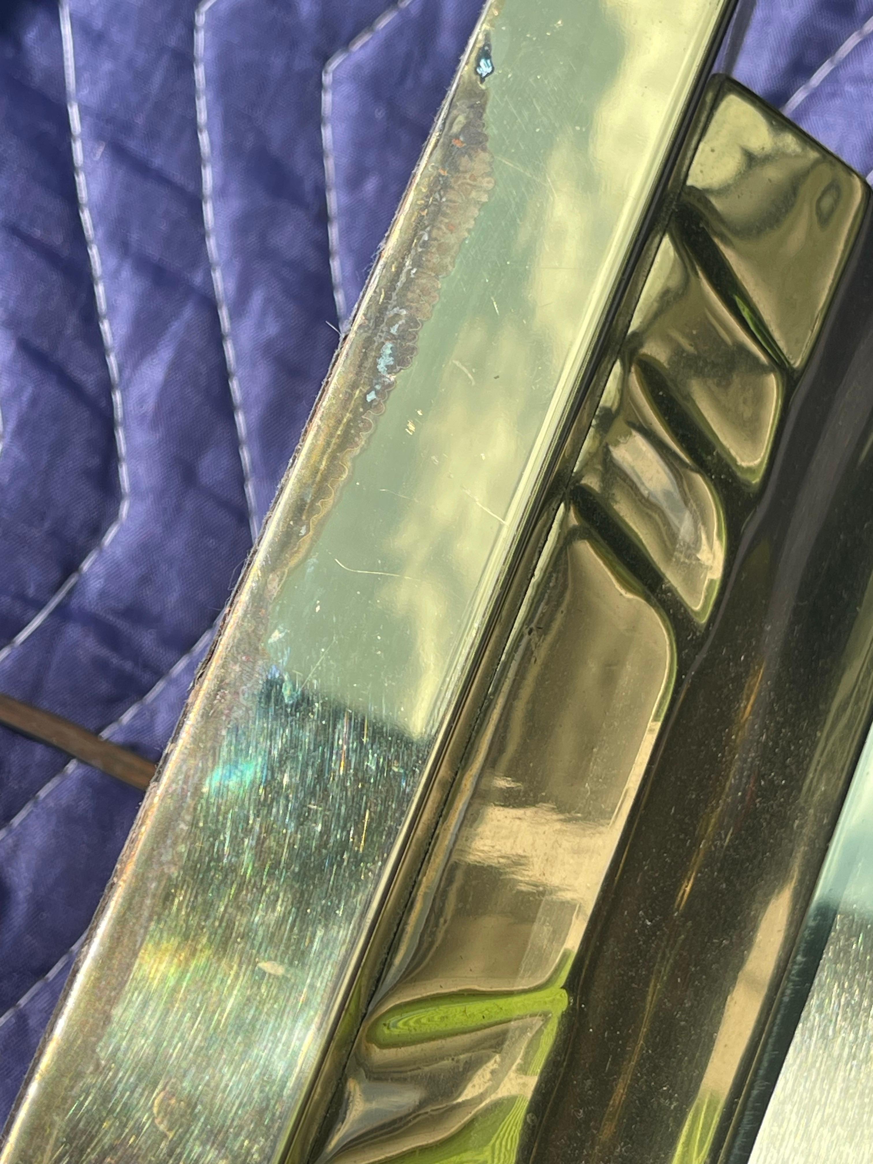 Paire de lampes de table à colonnes ioniques postmodernes en laiton et lucite en vente 7
