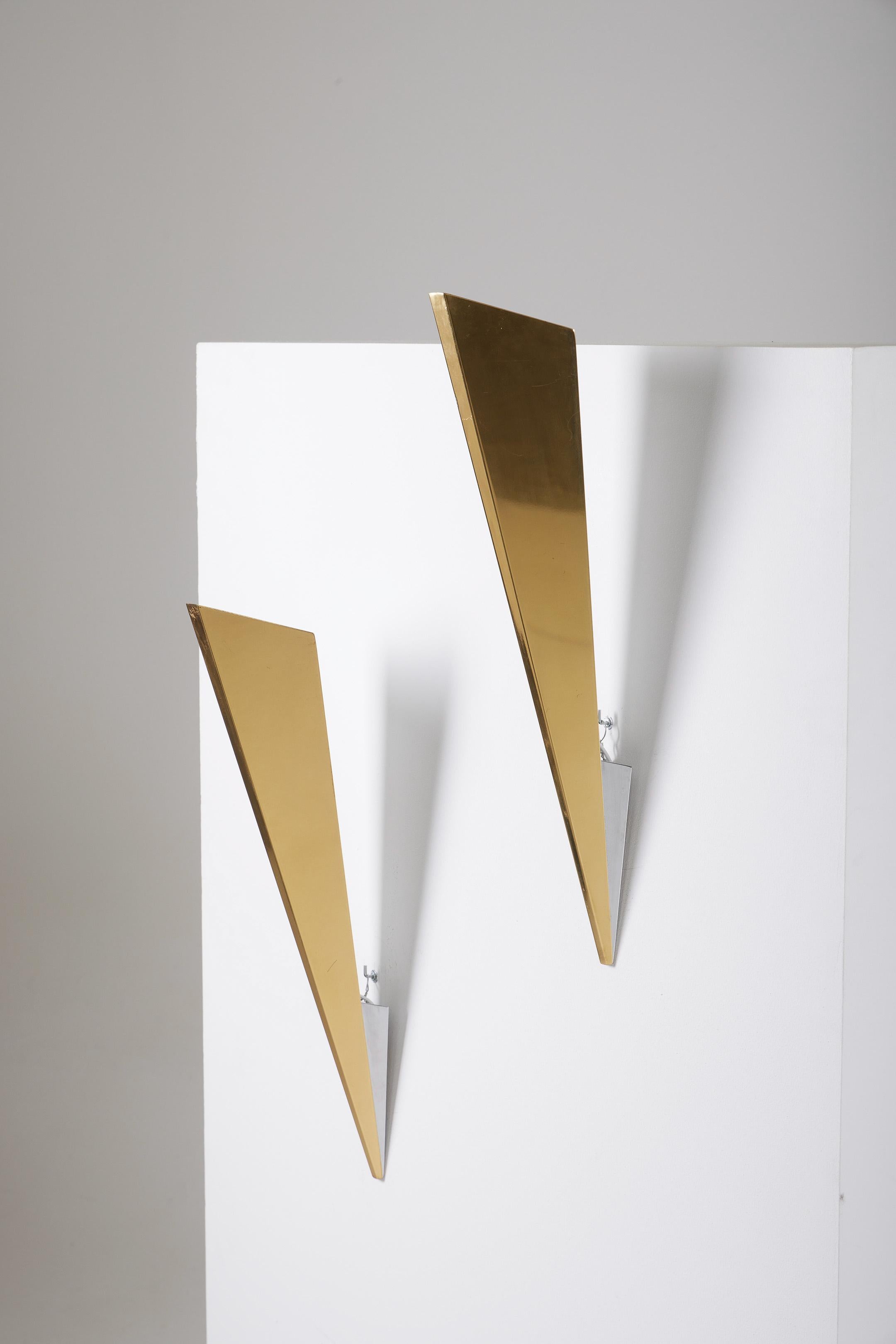 Large pair of postmodern wall sconces in chrome and brass, dating back to the 1980s. Overall good condition.
LP1999