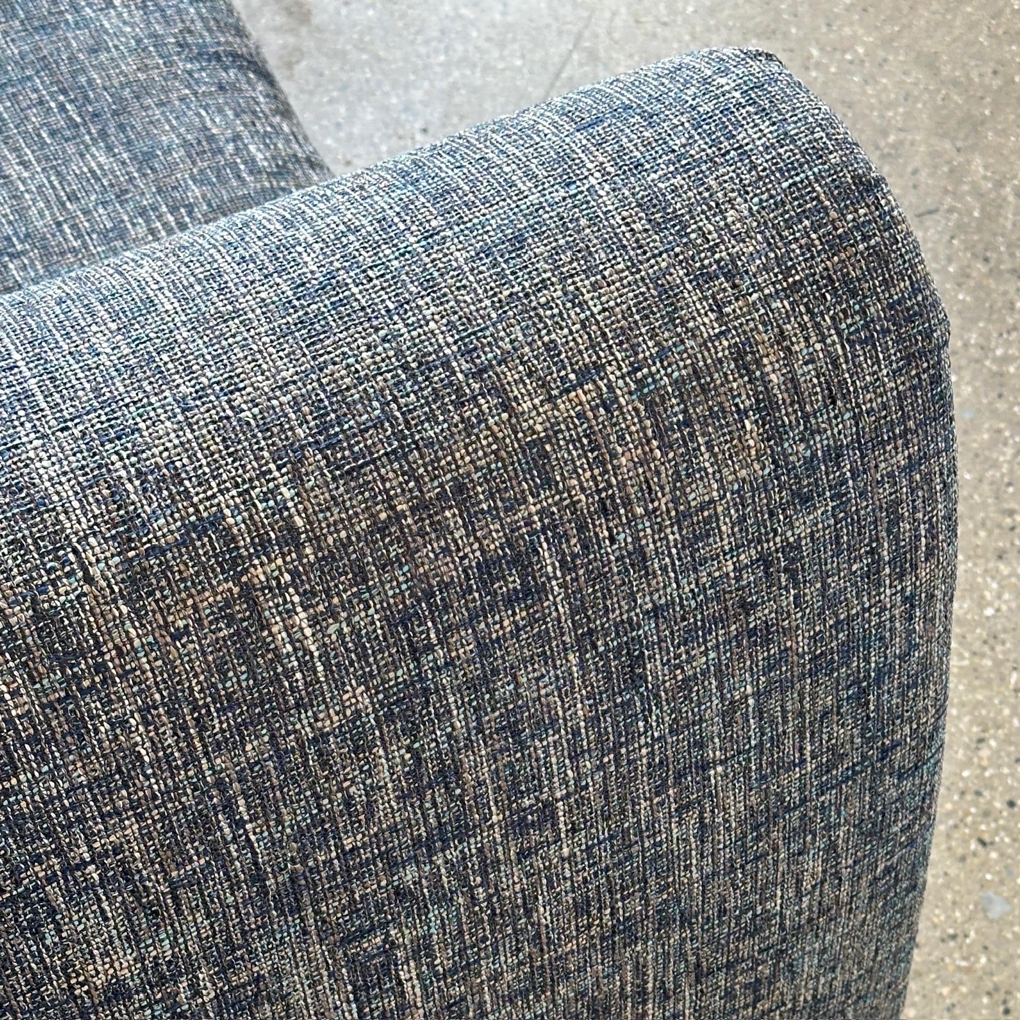 Chaise Bullnose postmoderna de Carson's of High Point en lana Pierre Frey Lana en venta