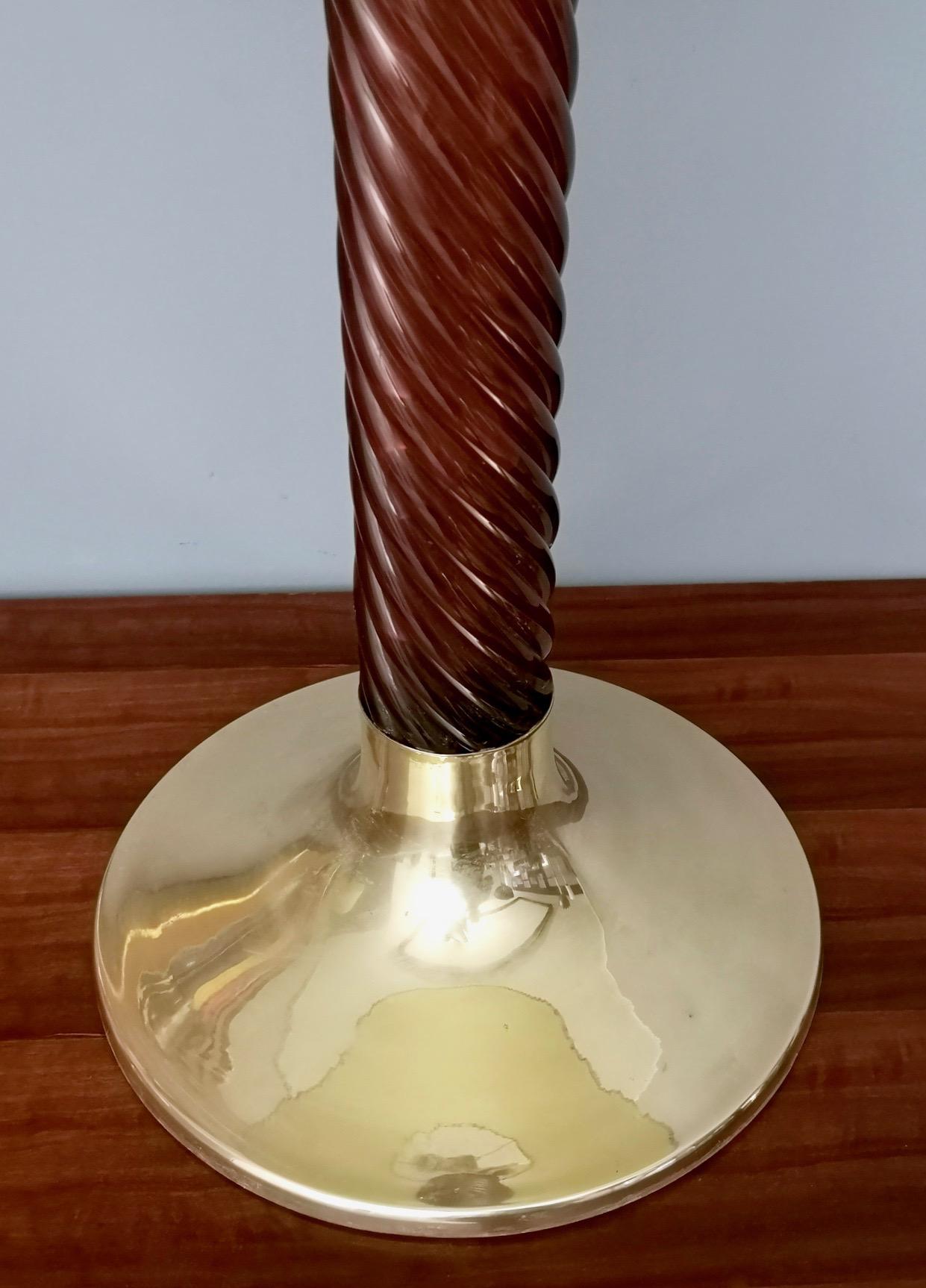 Lampade da tavolo postmoderne in plexiglass bordeaux e ottone di F. Loffredo, Italia anni '80 in vendita 4