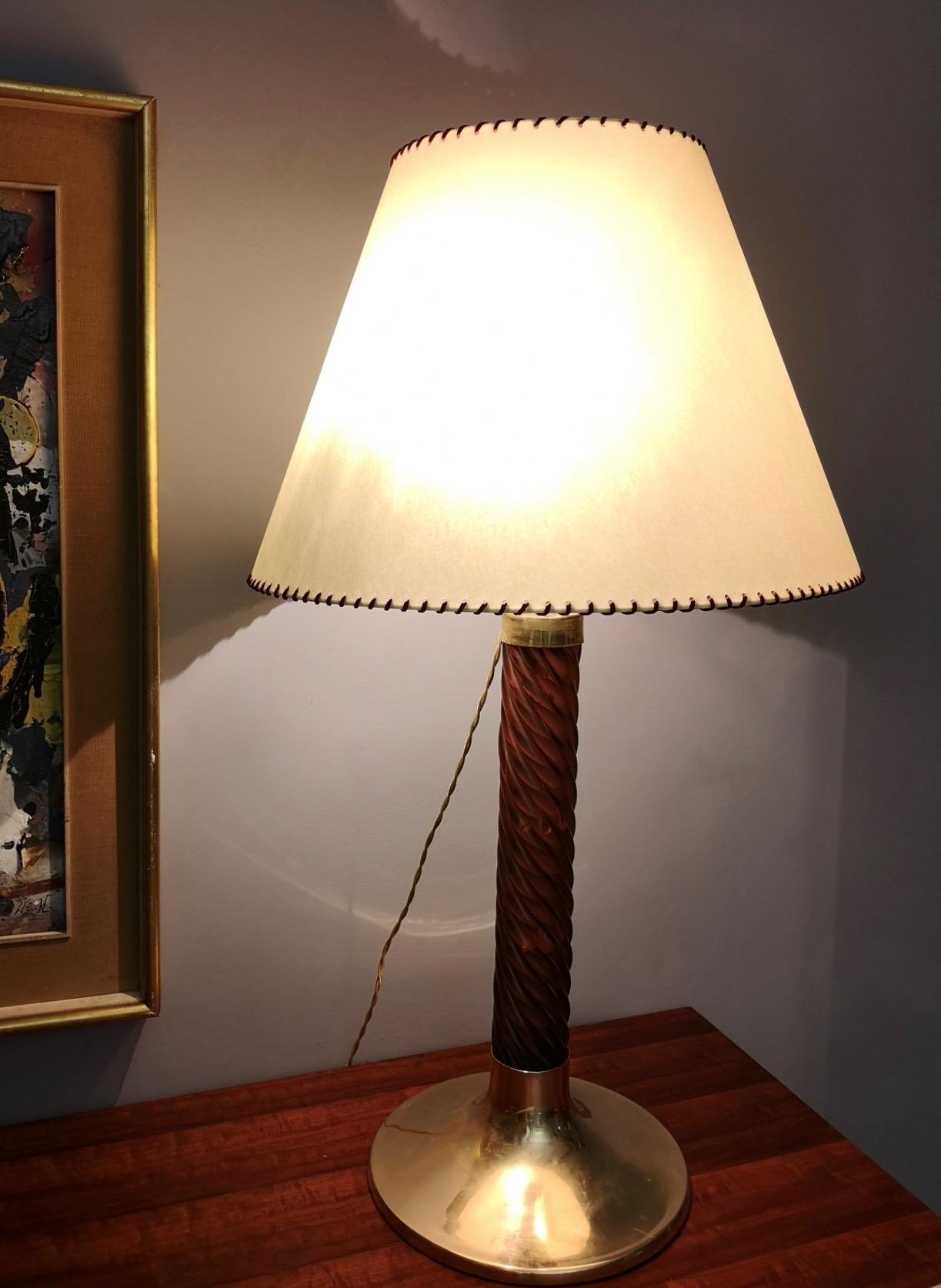 Lampade da tavolo postmoderne in plexiglass bordeaux e ottone di F. Loffredo, Italia anni '80 in vendita 1