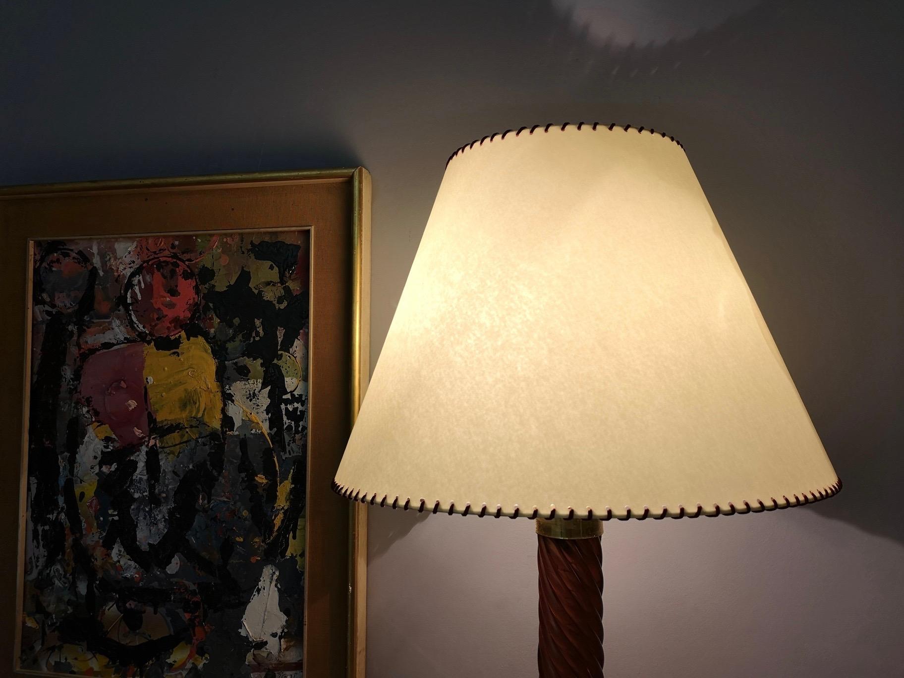 Lampade da tavolo postmoderne in plexiglass bordeaux e ottone di F. Loffredo, Italia anni '80 in vendita 2