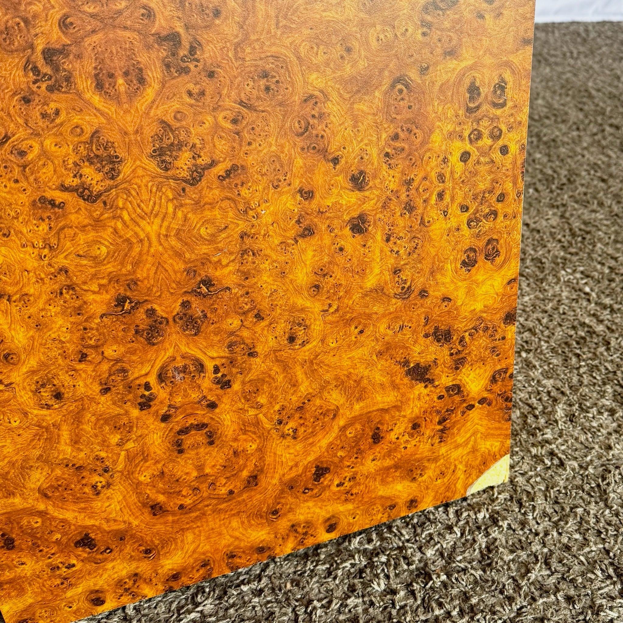 Cómoda Postmoderna De Madera De Burl Laminada En Cascada Con Espejo - 2 Piezas en venta 1