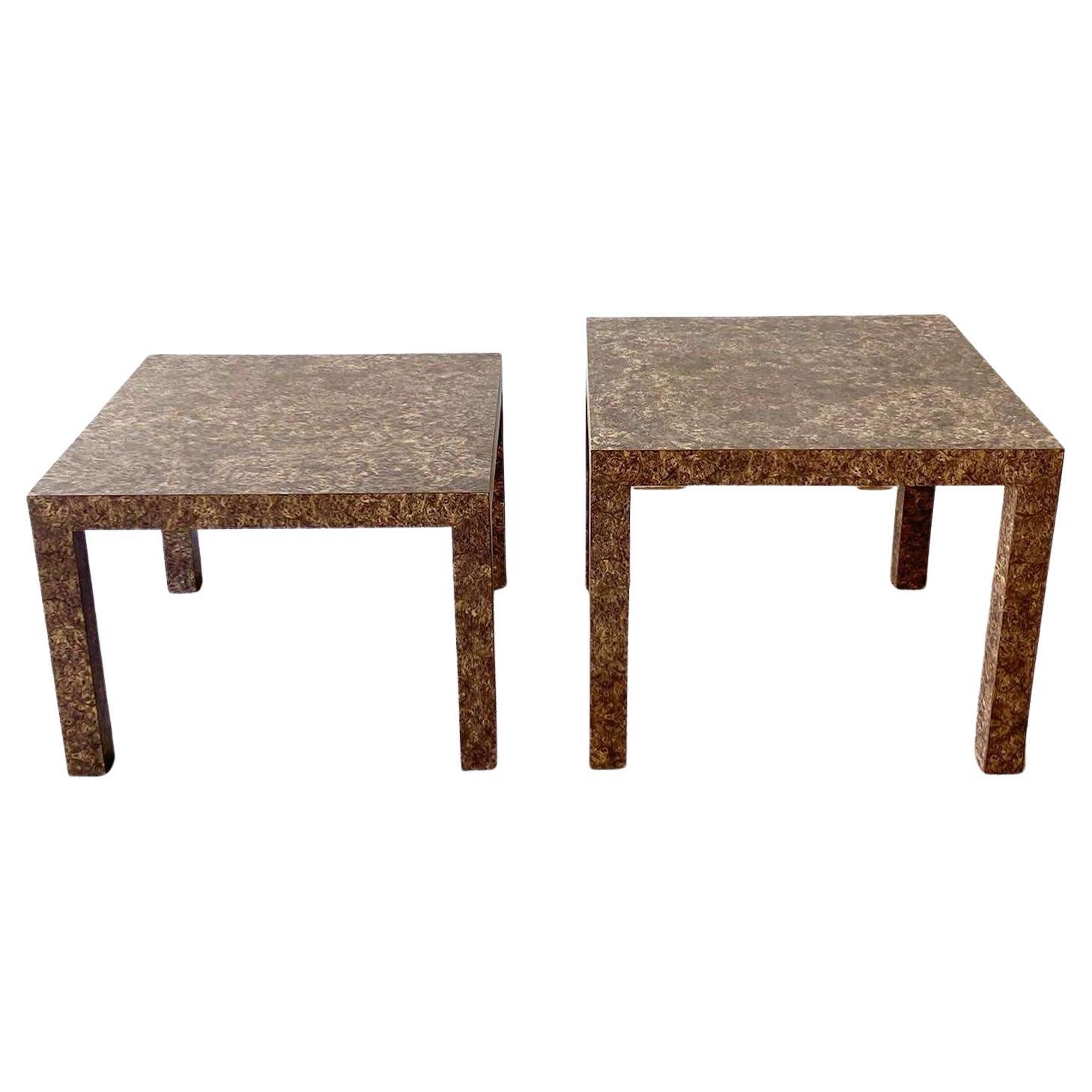 Tables d'appoint Parsons ascendantes postmodernes en stratifié bois de bourgogne - la paire en vente