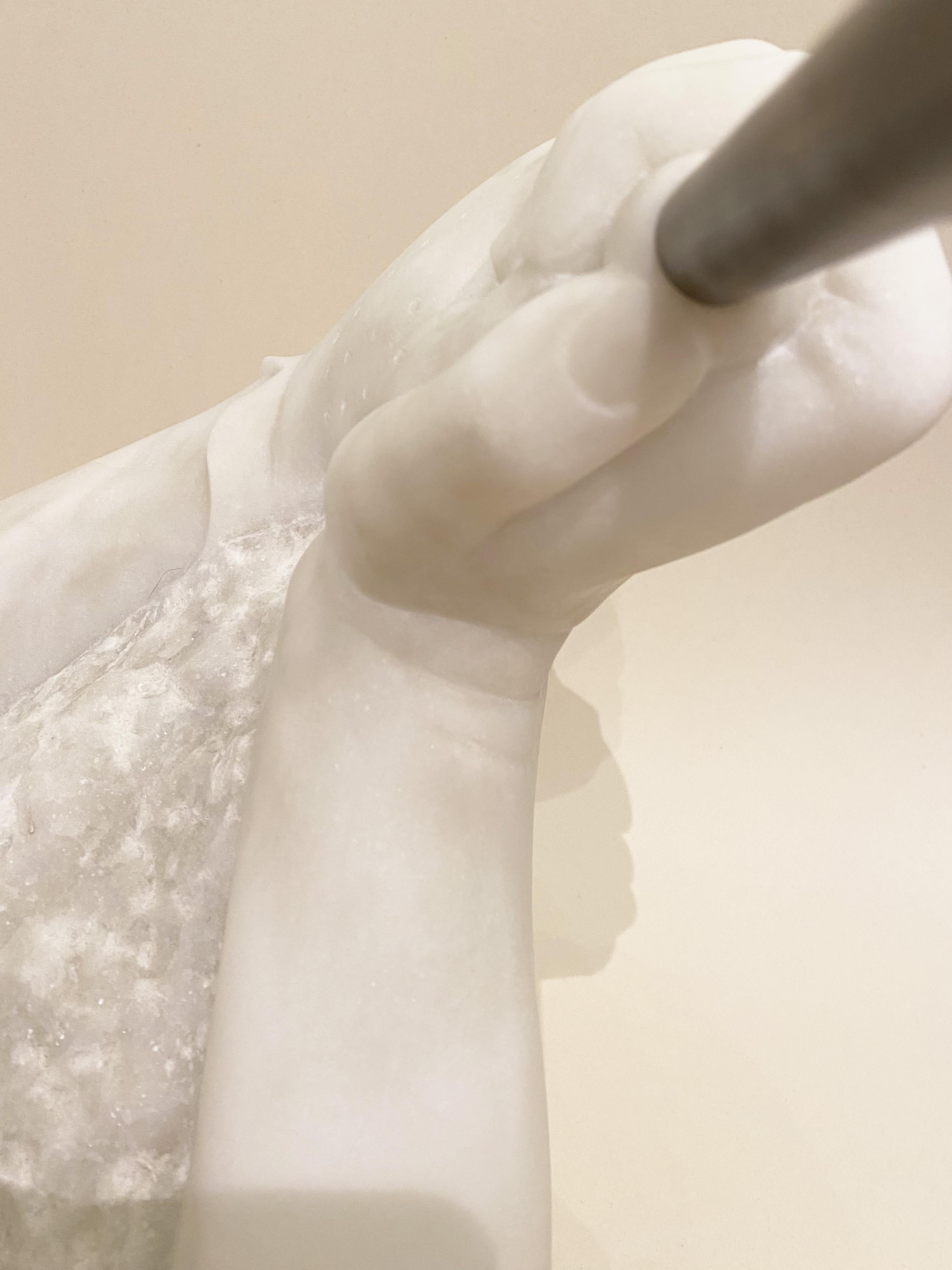 Scultura postmoderna di mani in marmo di Carrara di Eric Theret, Francia, anni Novanta. in vendita 6