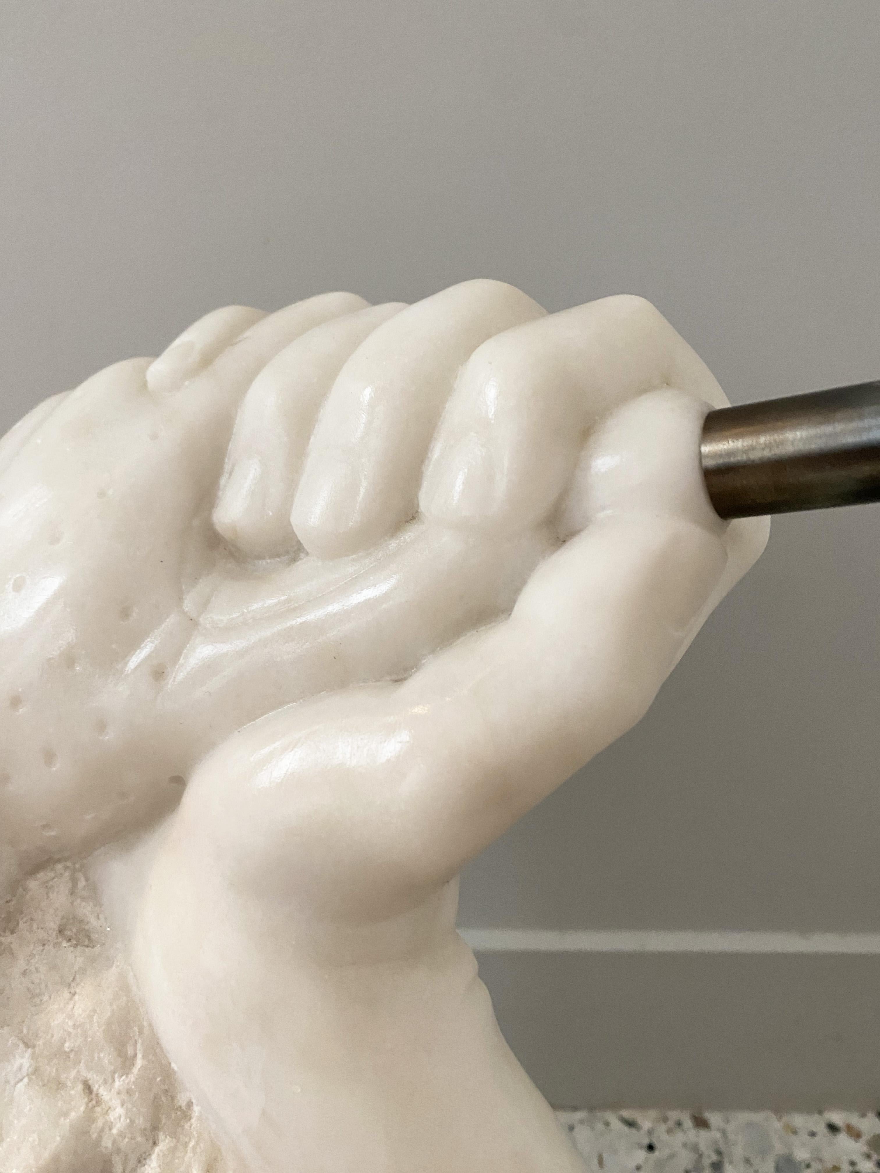 Postmoderne Handskulptur aus Carrara-Marmor von Eric Theret, Frankreich, 1990er Jahre. (Moderne) im Angebot