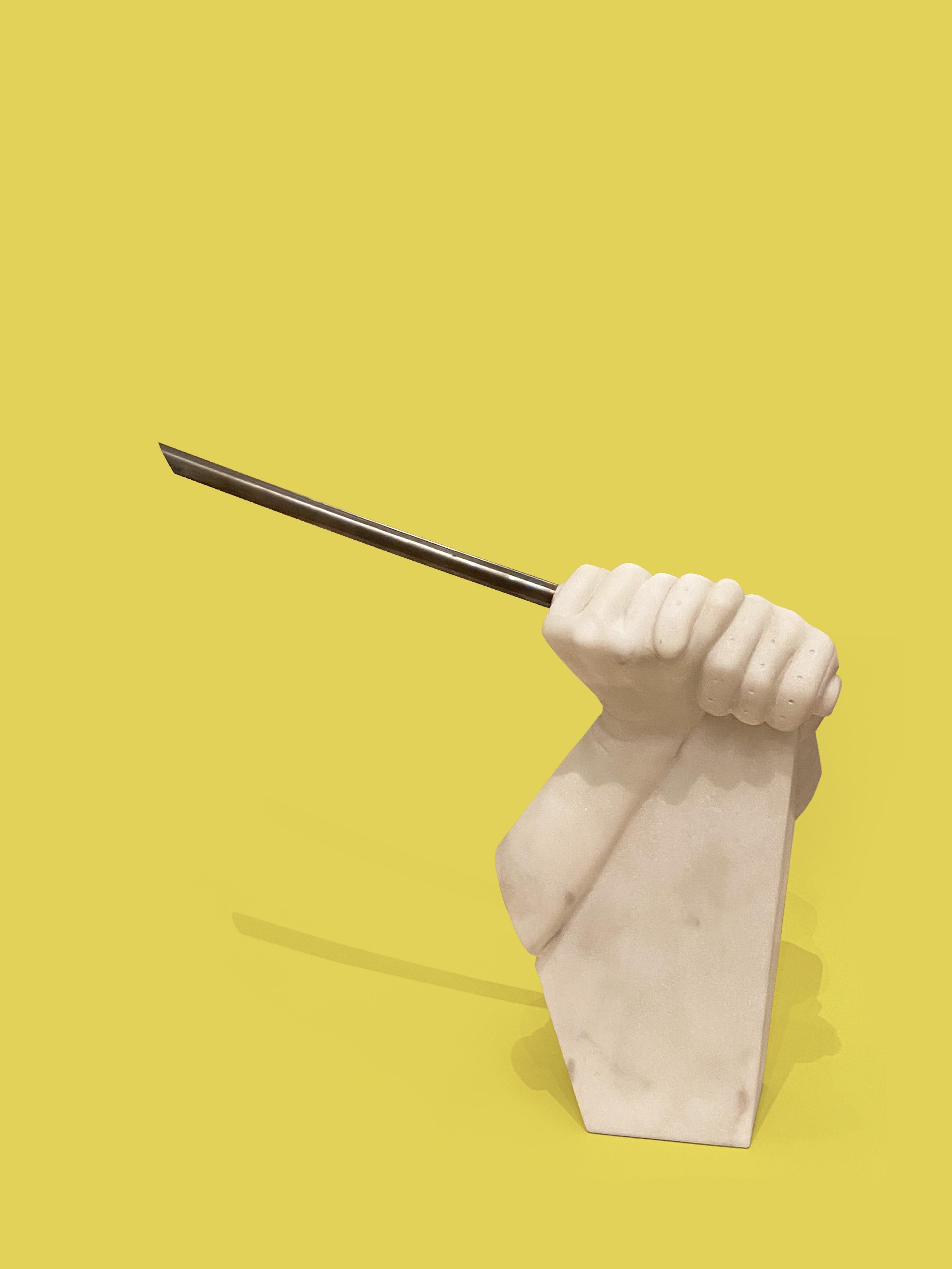 Scultura postmoderna di mani in marmo di Carrara 