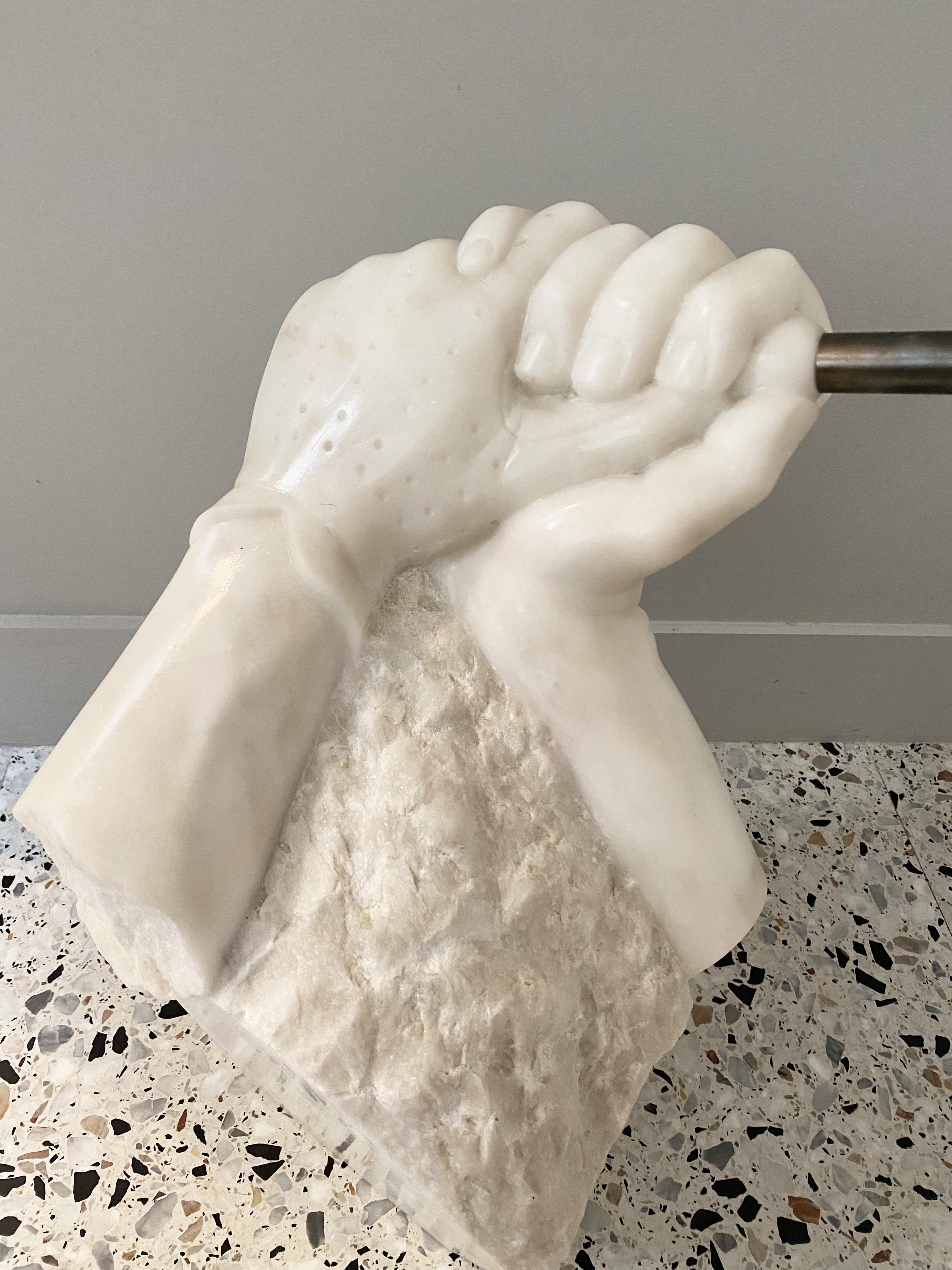Postmoderne Handskulptur aus Carrara-Marmor 