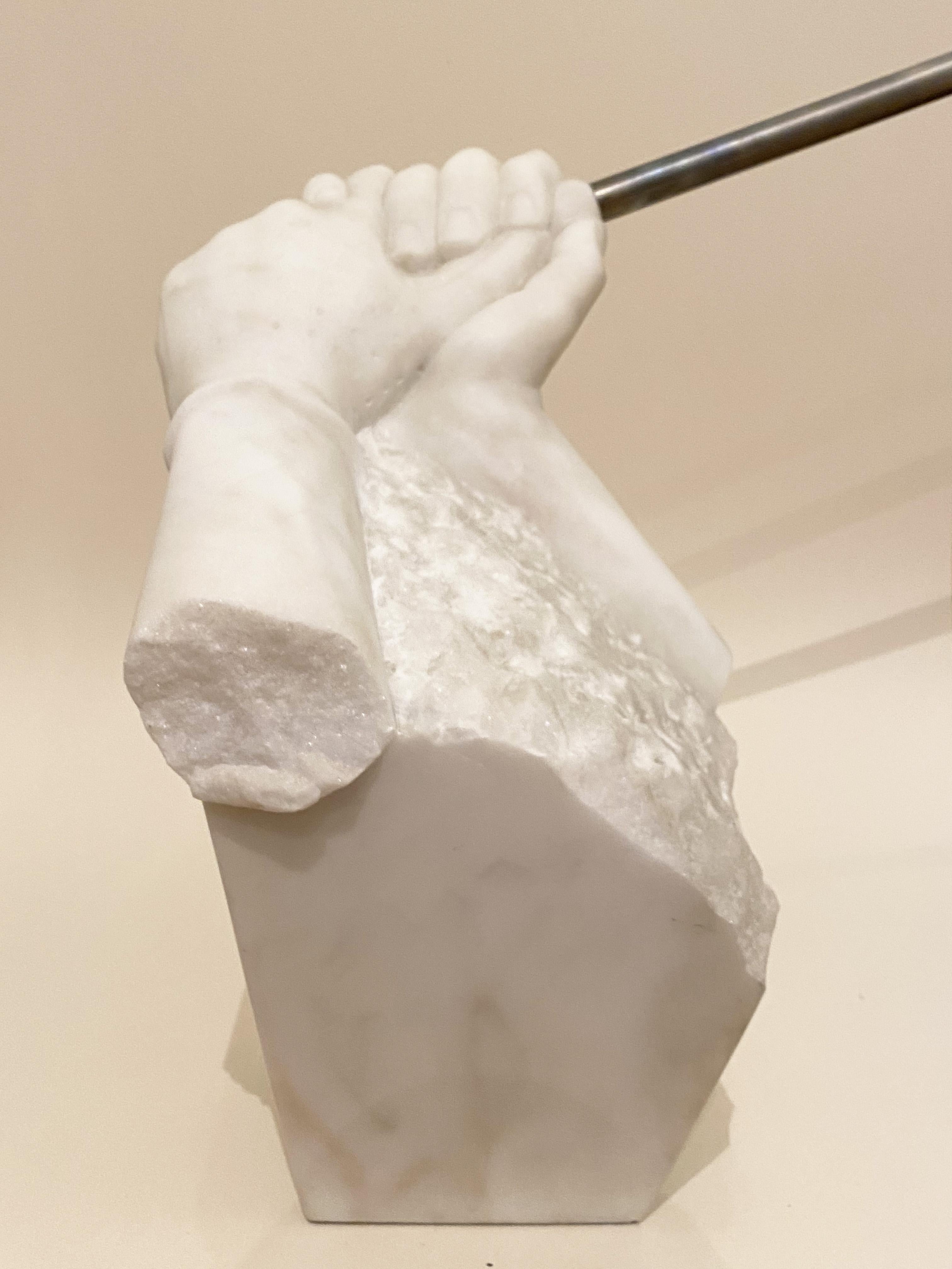 Moderno Scultura postmoderna di mani in marmo di Carrara di Eric Theret, Francia, anni Novanta. in vendita