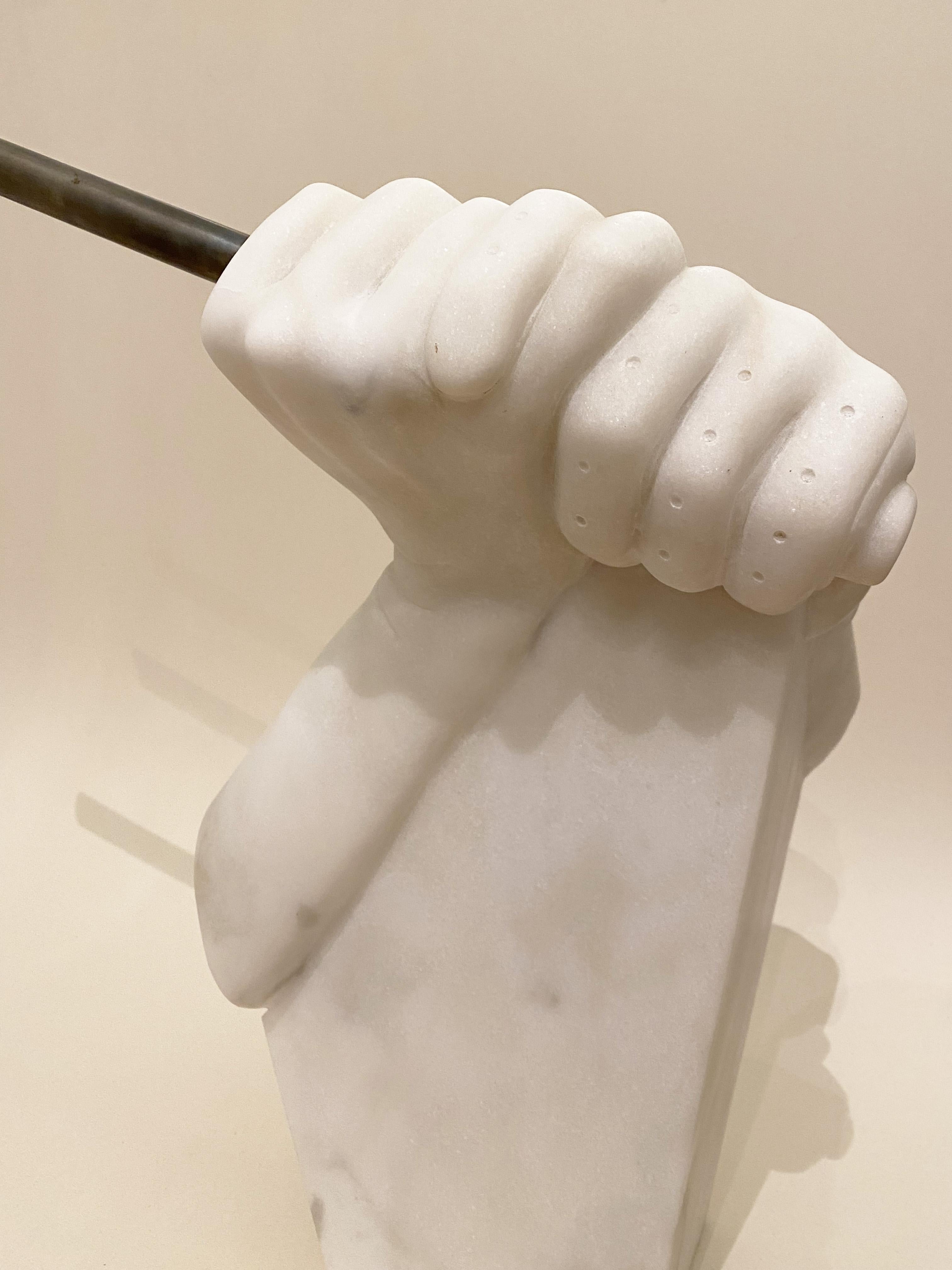 Fine XX secolo Scultura postmoderna di mani in marmo di Carrara di Eric Theret, Francia, anni Novanta. in vendita