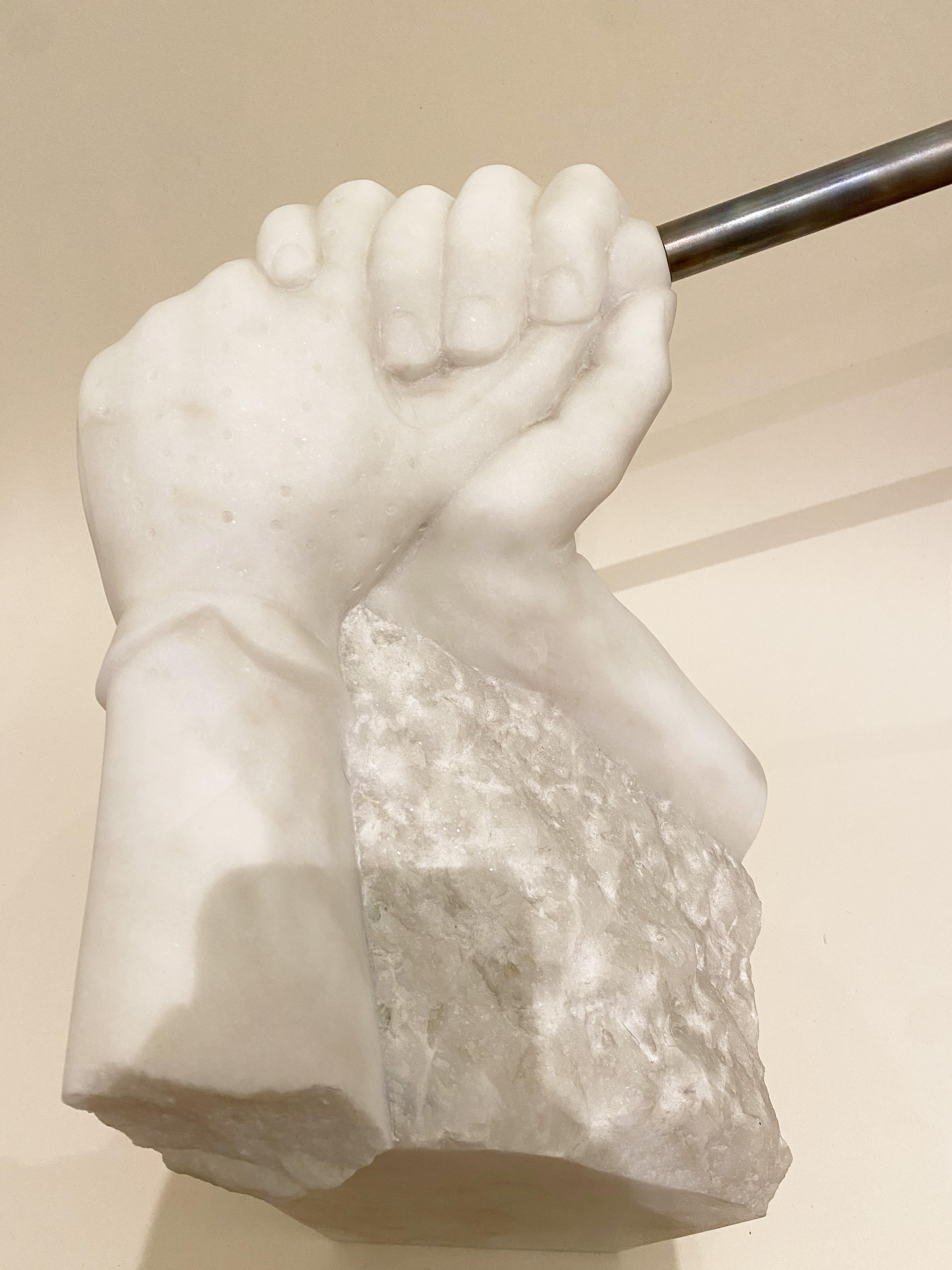 Scultura postmoderna di mani in marmo di Carrara di Eric Theret, Francia, anni Novanta. in vendita 2
