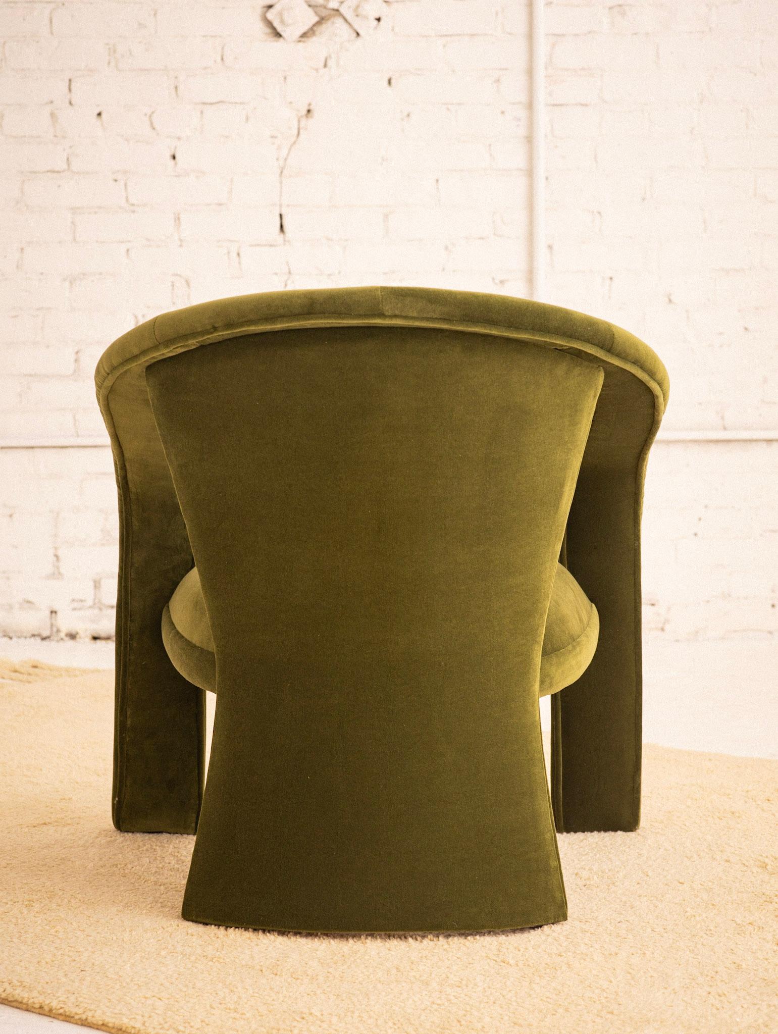 Postmodern Carson’s Sculptural Armchairs in Green Velvet, a Pair 1