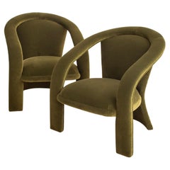 Postmoderne Carsons-Skulpturen-Sessel aus grünem Samt, ein Paar