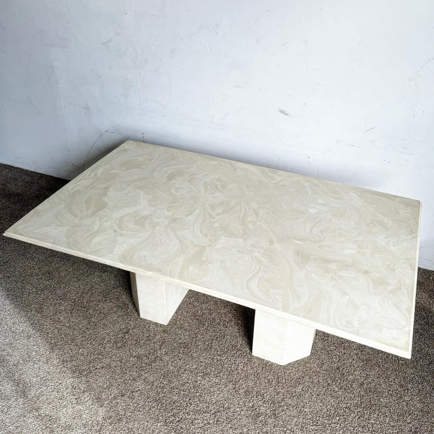 Table de salle à manger rectangulaire postmoderne en faux marbre crème et beige en vente 3