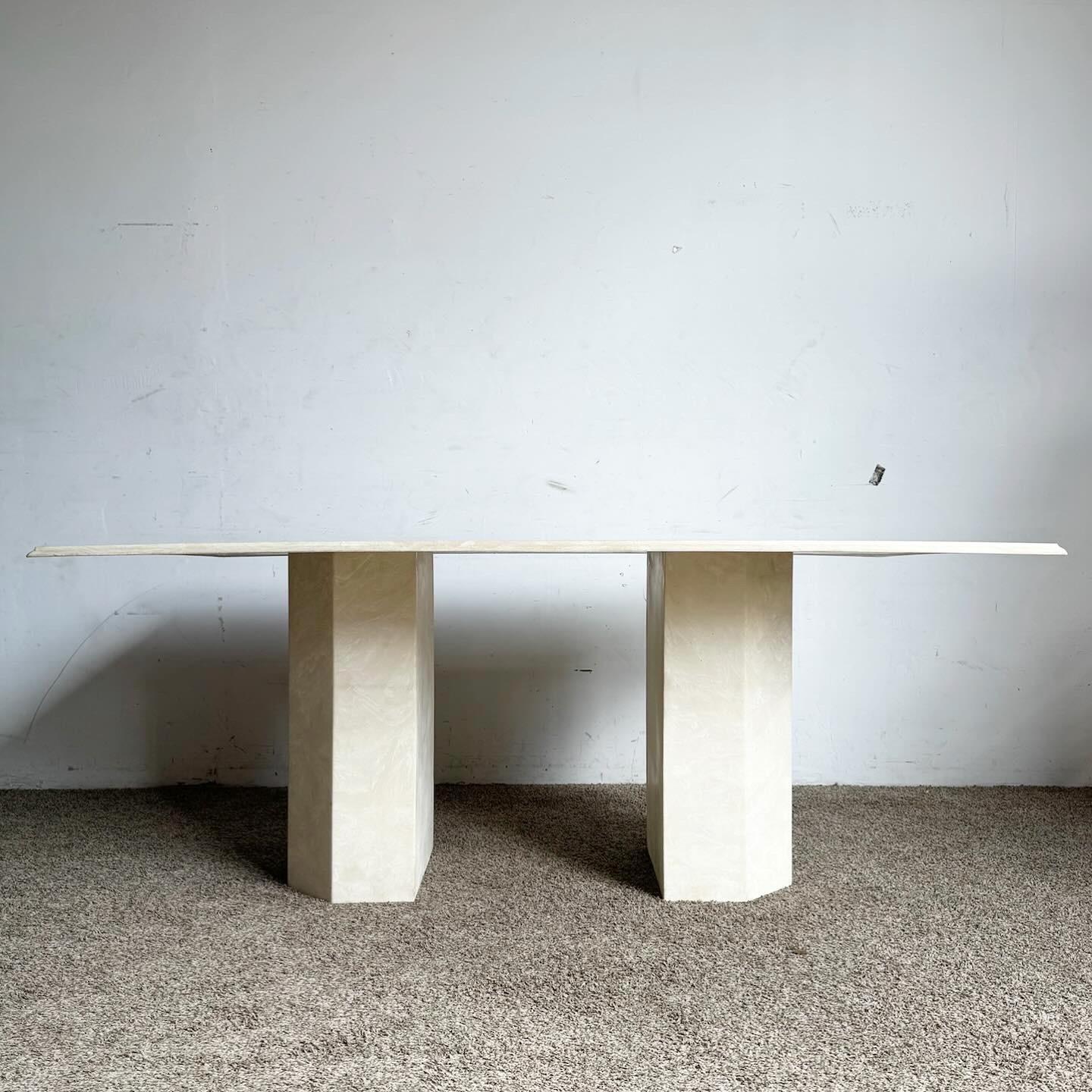 Table de salle à manger rectangulaire postmoderne en faux marbre crème et beige en vente 1