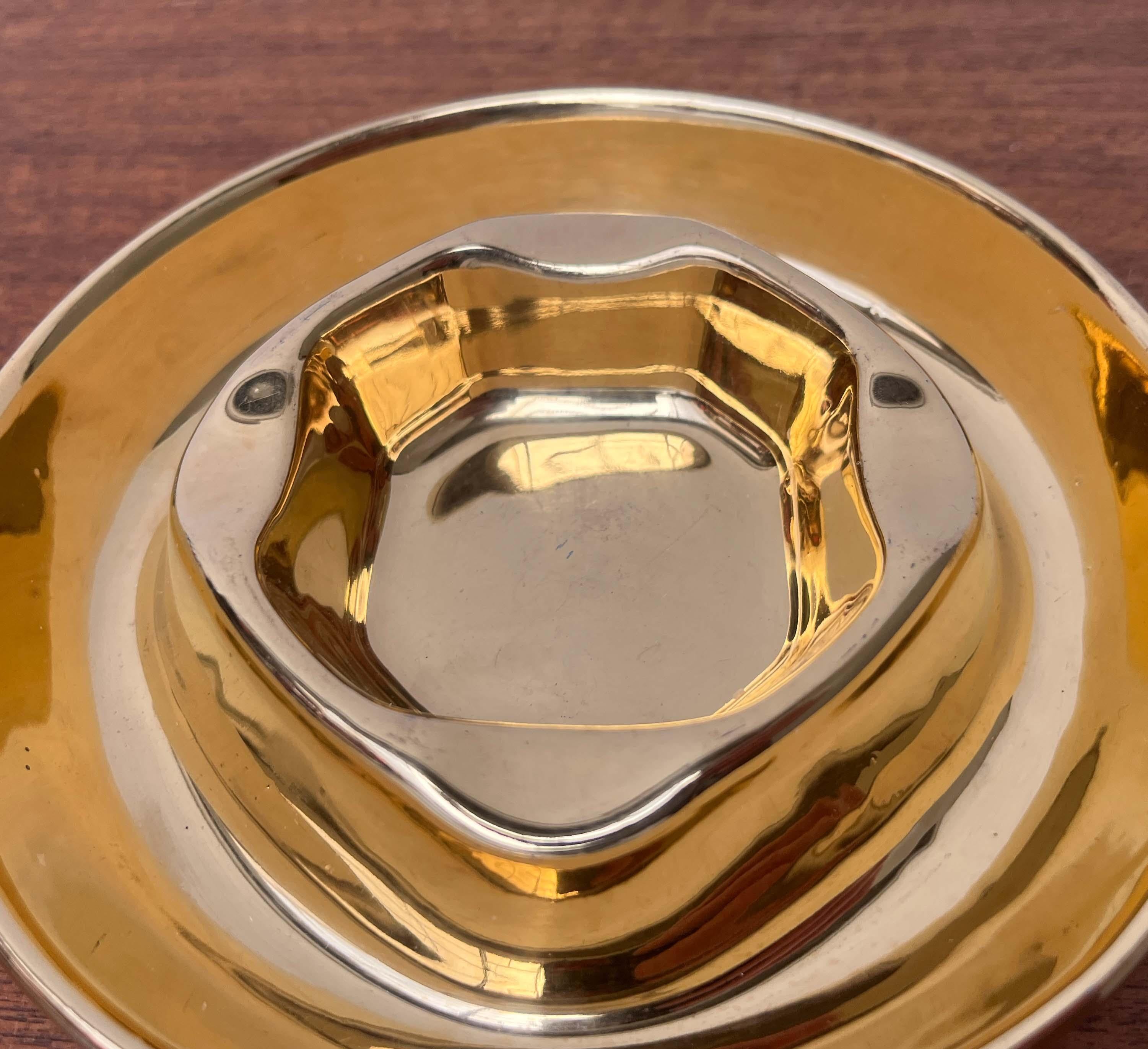 Cendrier postmoderne en céramique dorée d'Arabie, années 1980 en vente 5