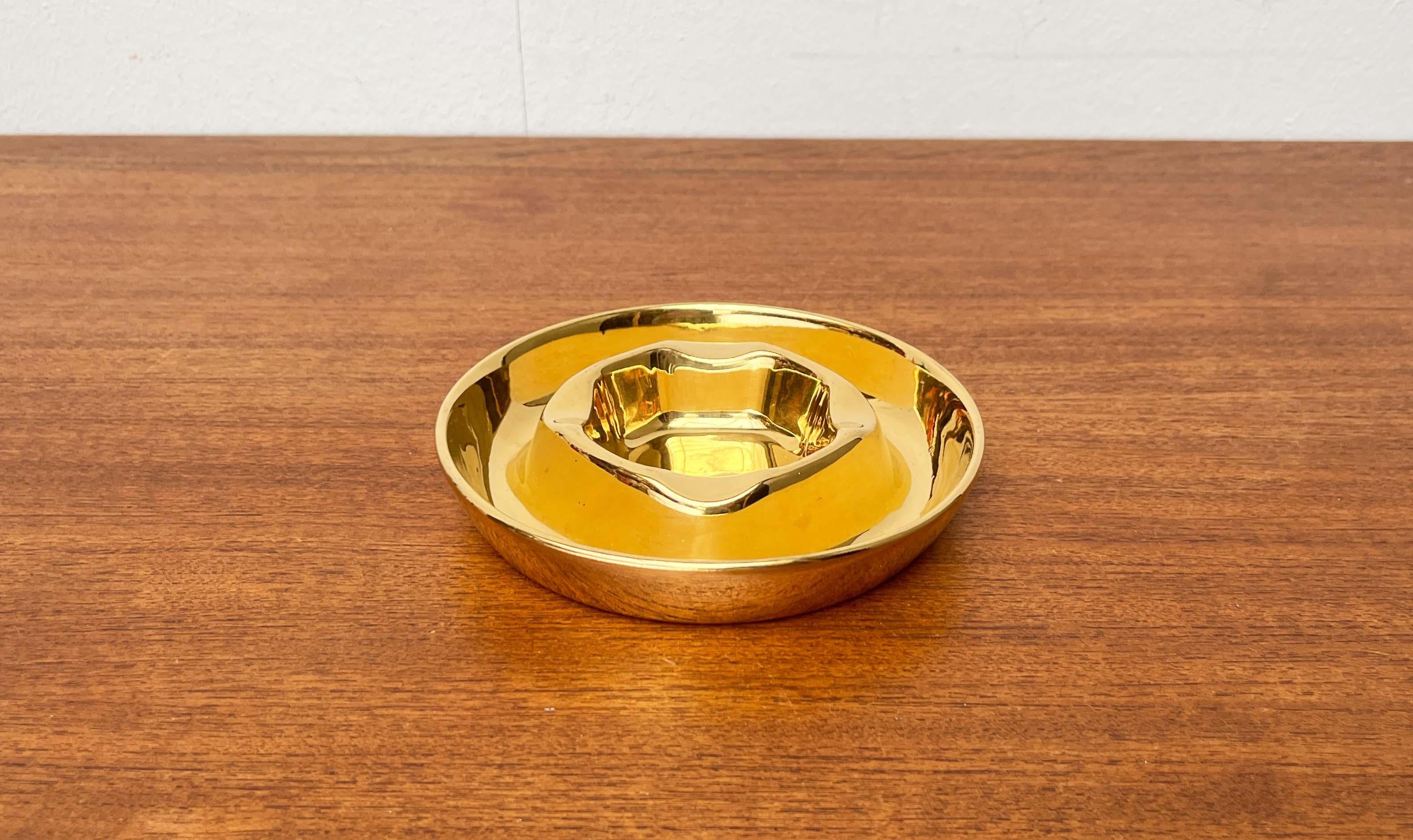 Cendrier postmoderne en céramique dorée d'Arabie, années 1980 Bon état - En vente à Hamburg, DE