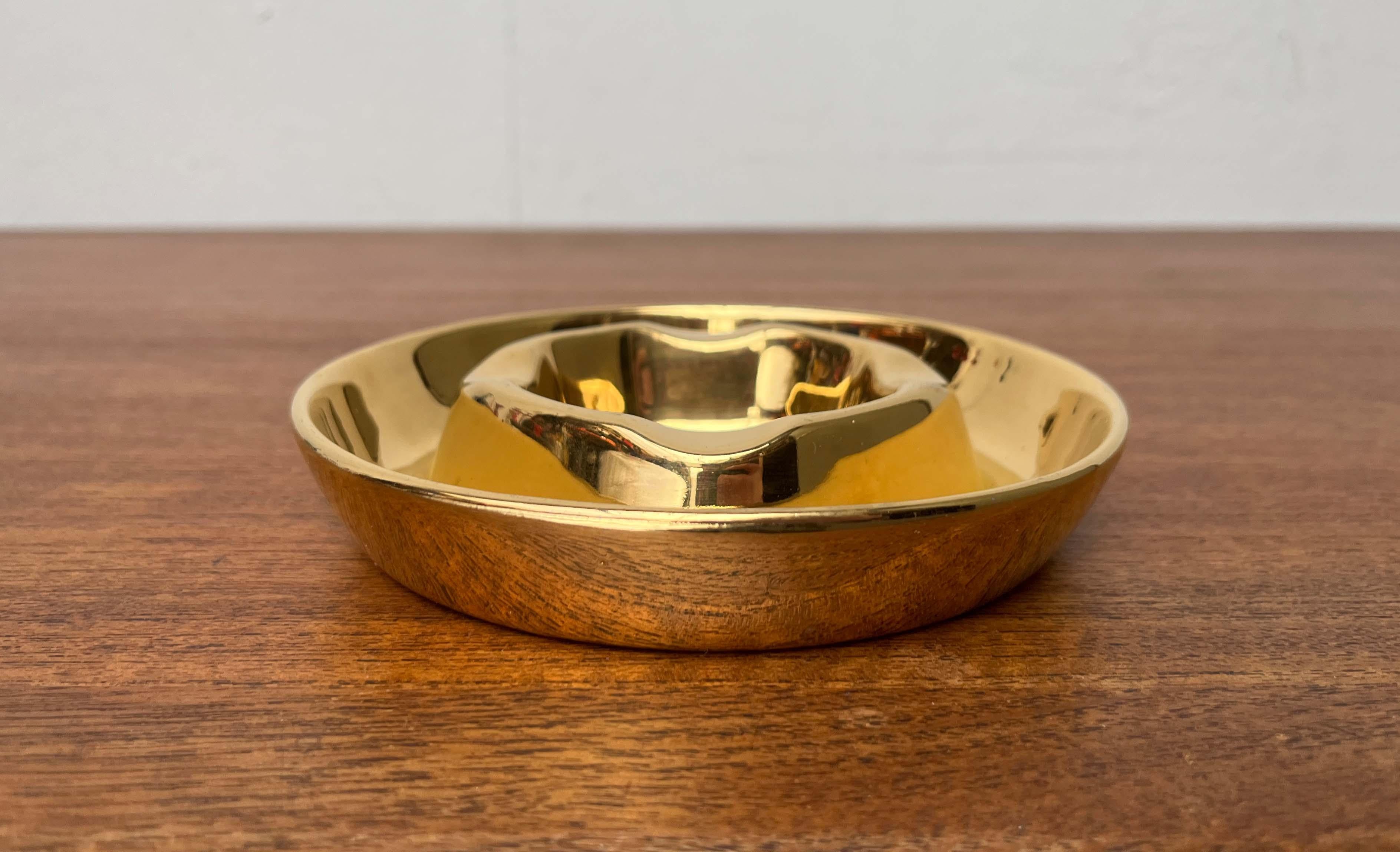 Céramique Cendrier postmoderne en céramique dorée d'Arabie, années 1980 en vente