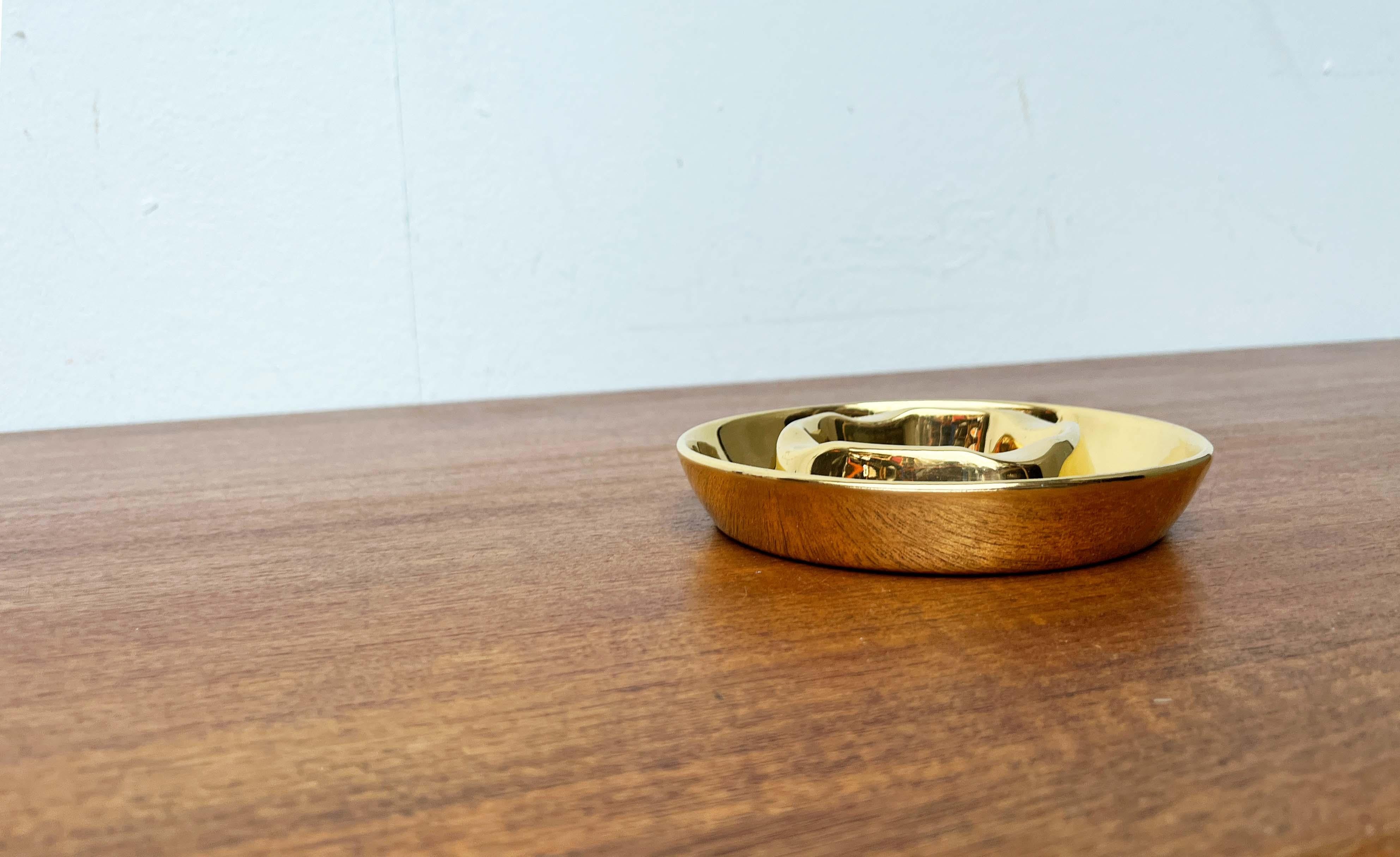 Cendrier postmoderne en céramique dorée d'Arabie, années 1980 en vente 2