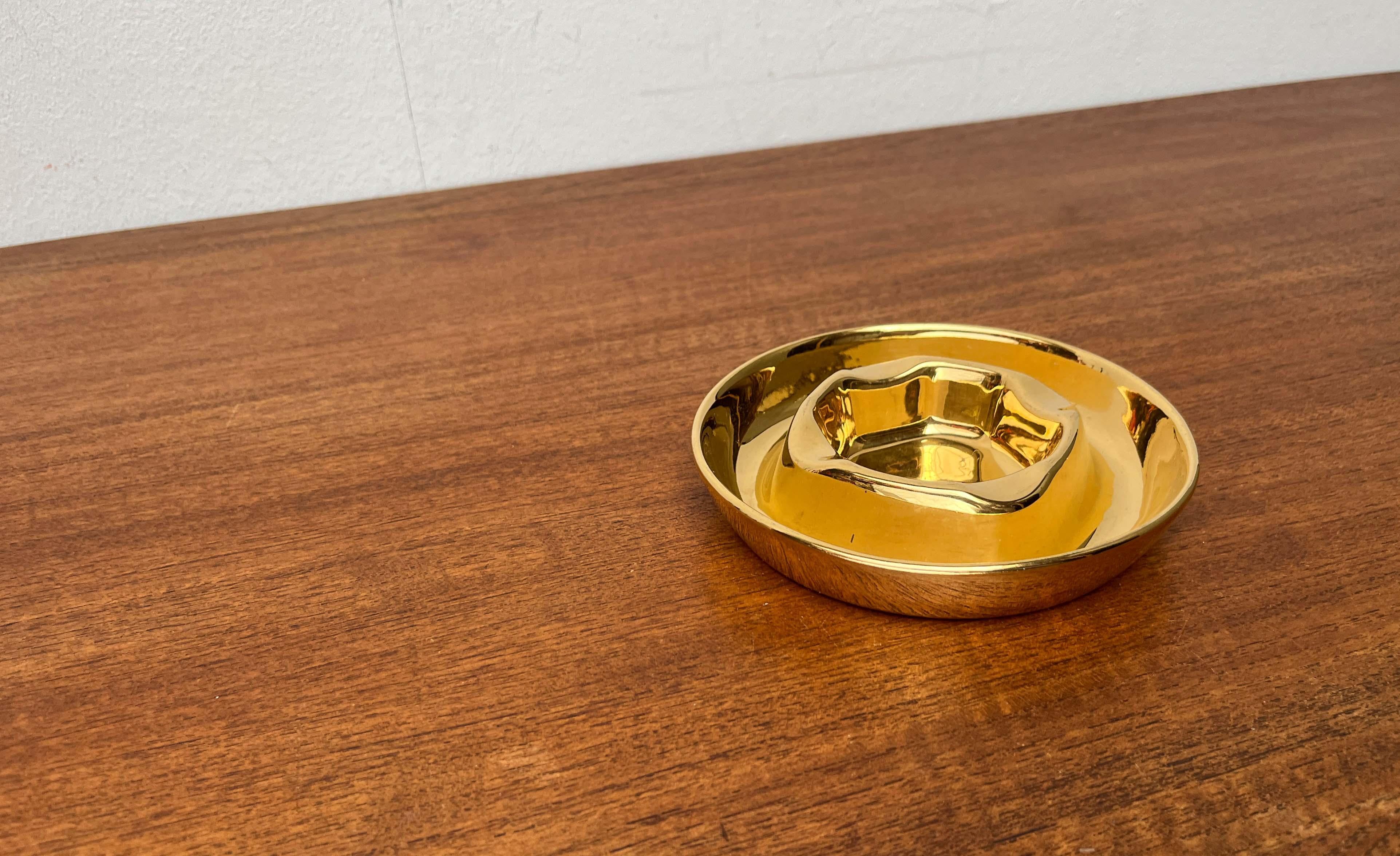 Cendrier postmoderne en céramique dorée d'Arabie, années 1980 en vente 3