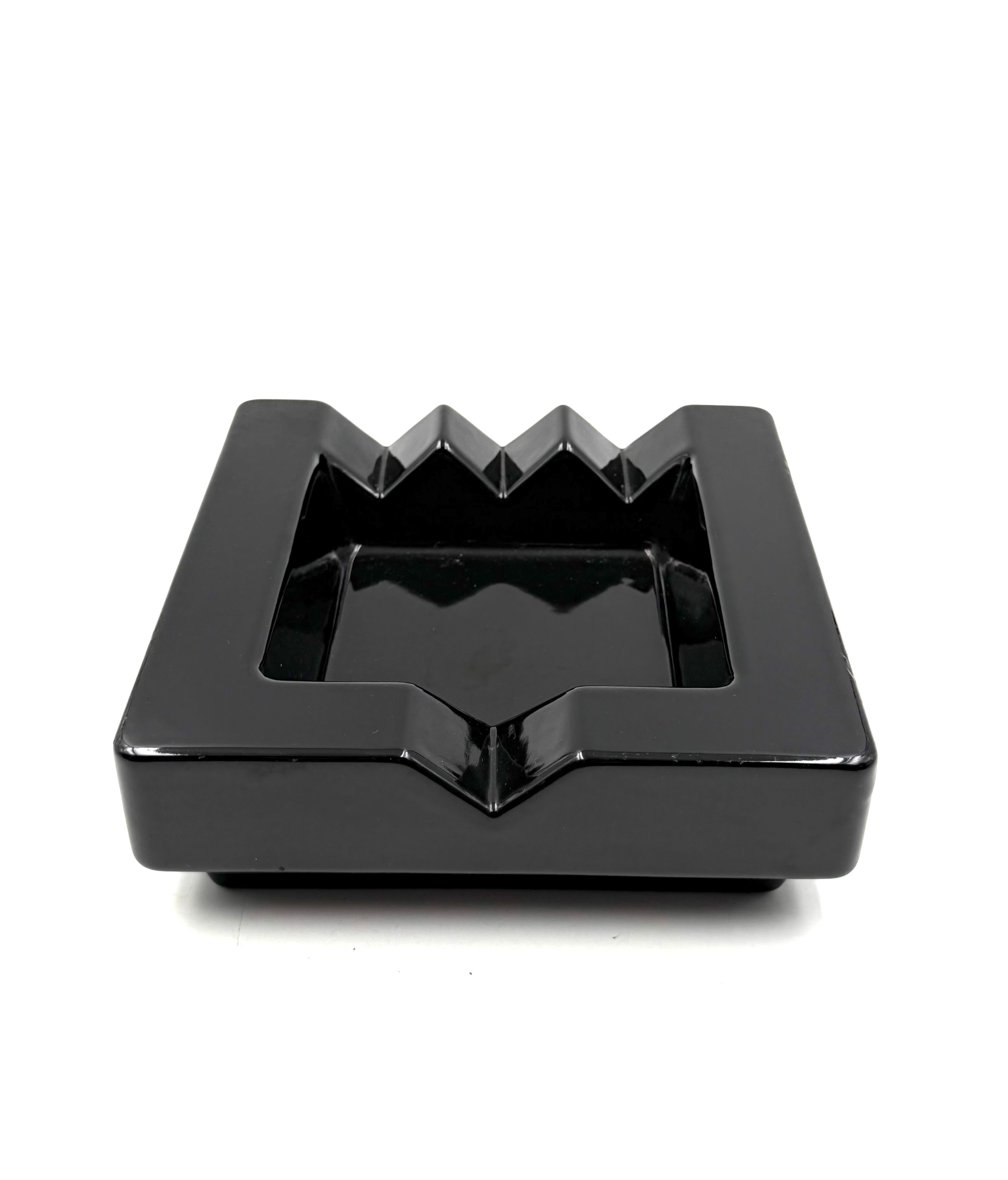 Postmodern ceramic ashtray, in the manner of Ettore Sottsass, the Mambruco, Italy For Sale 5
