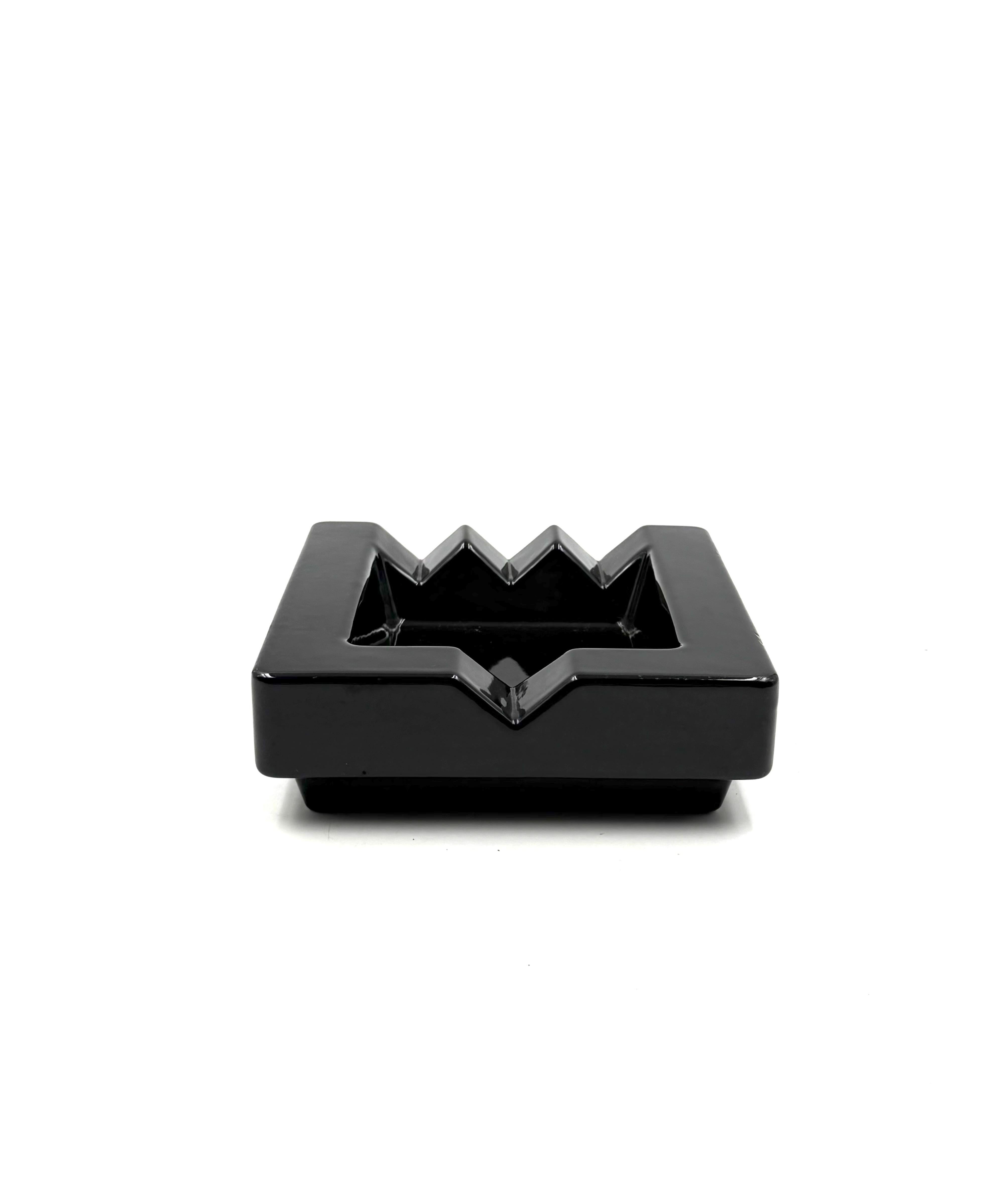Postmodern ceramic ashtray, in the manner of Ettore Sottsass, the Mambruco, Italy For Sale 7